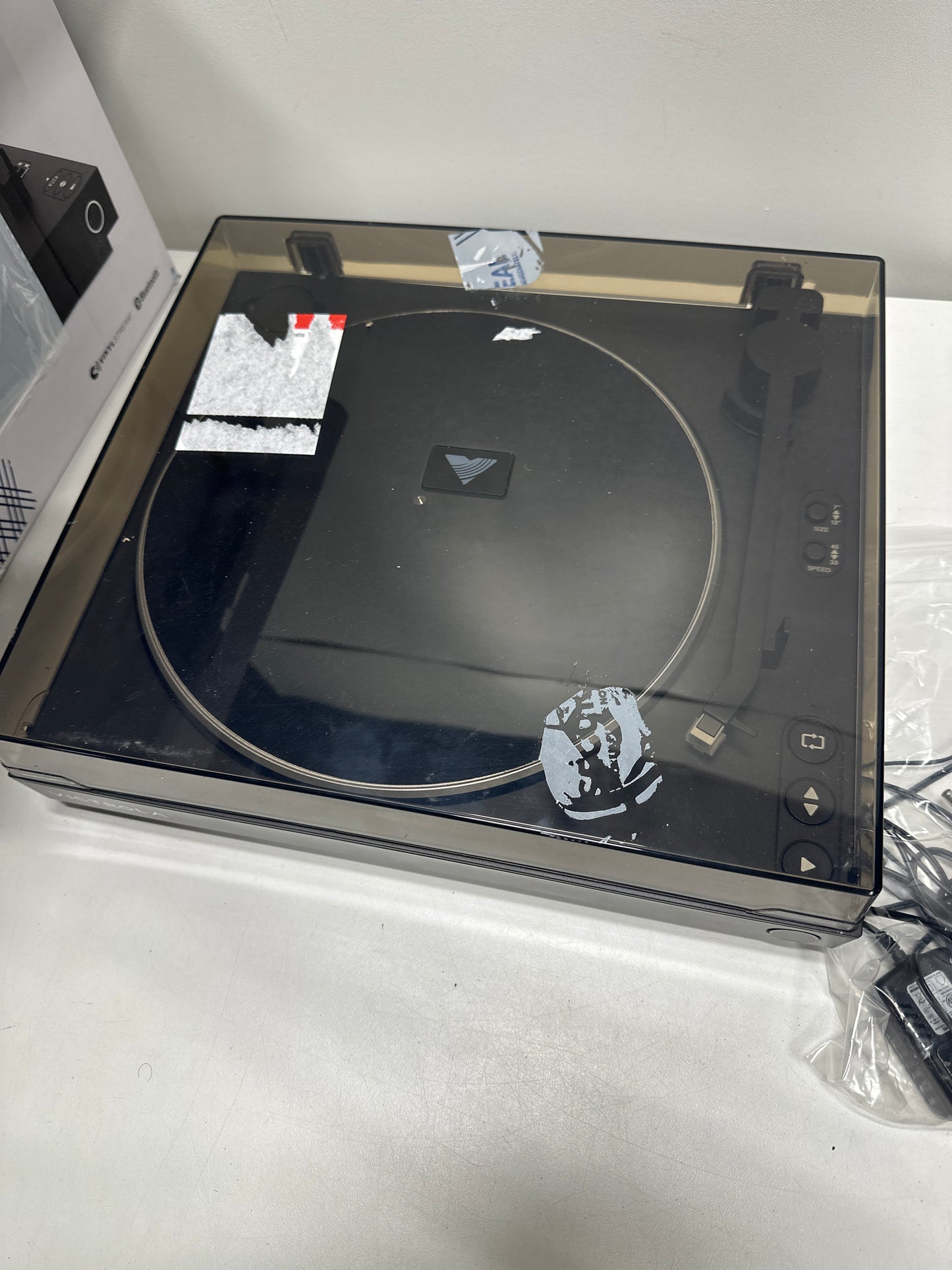 Used Victrola Automatic Turntable: Bluetooth Belt Drive with RCA Connection
