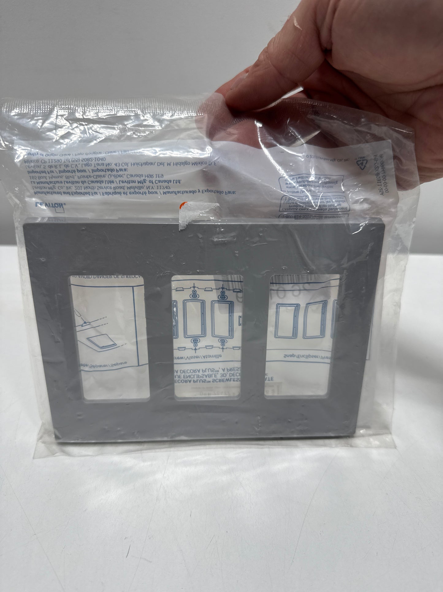 Leviton Decora Plus Screwless Snap-on Wallplate 3-Gang Gray (80311-GY)
