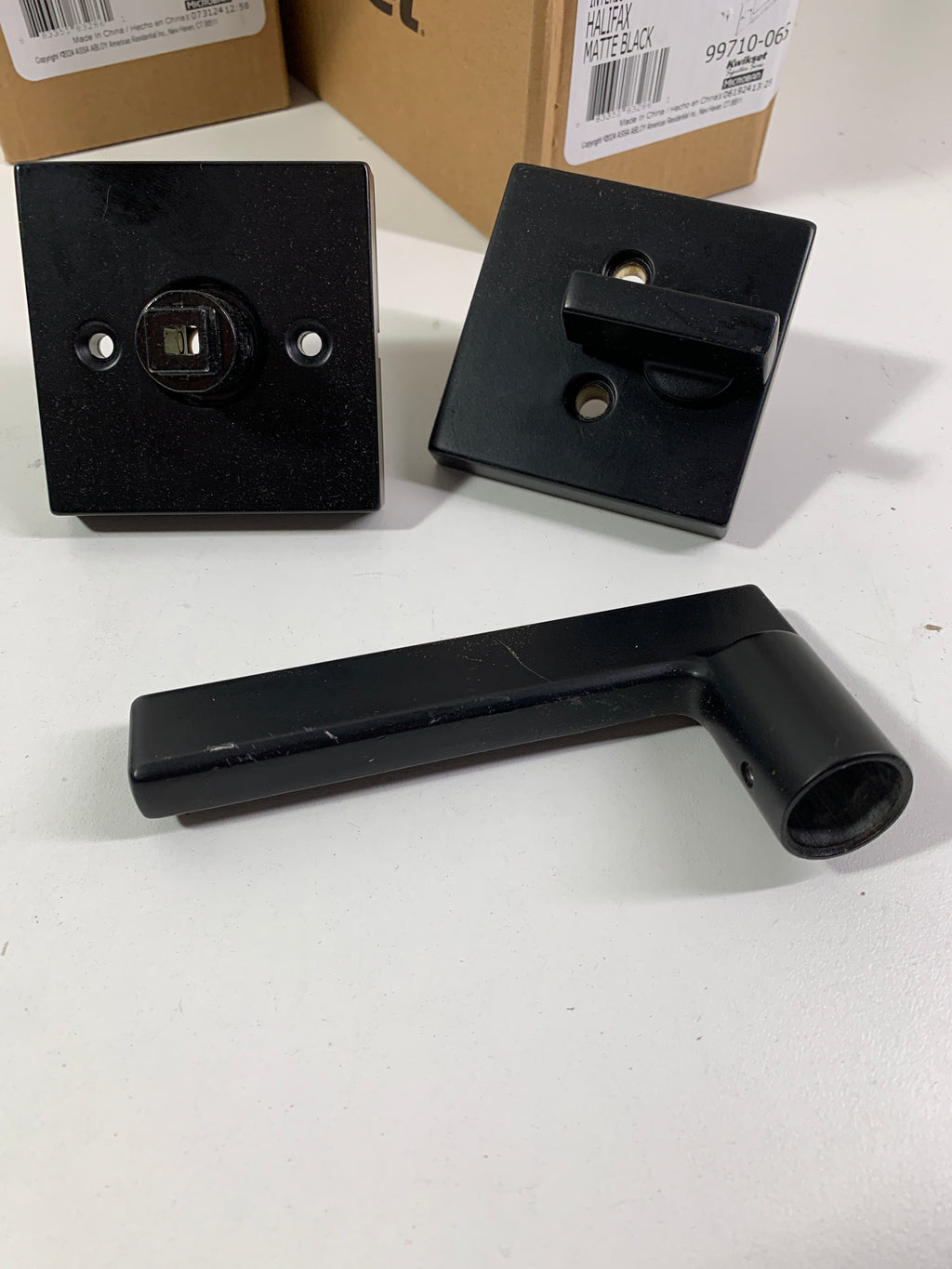 2 Scratch Kwikset 971HFLRCT Halifax Lever Single Cylinder Interior Pack with Rectangle Rose for Handlesets Matte Black