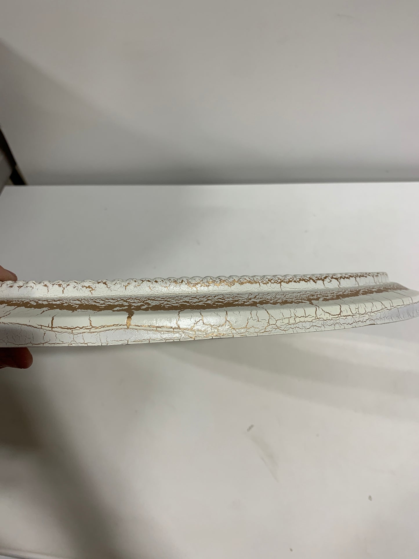 Ekena Millwork CM20LNPCC Lauren Ceiling Medallion, Pot of Cream Crackle