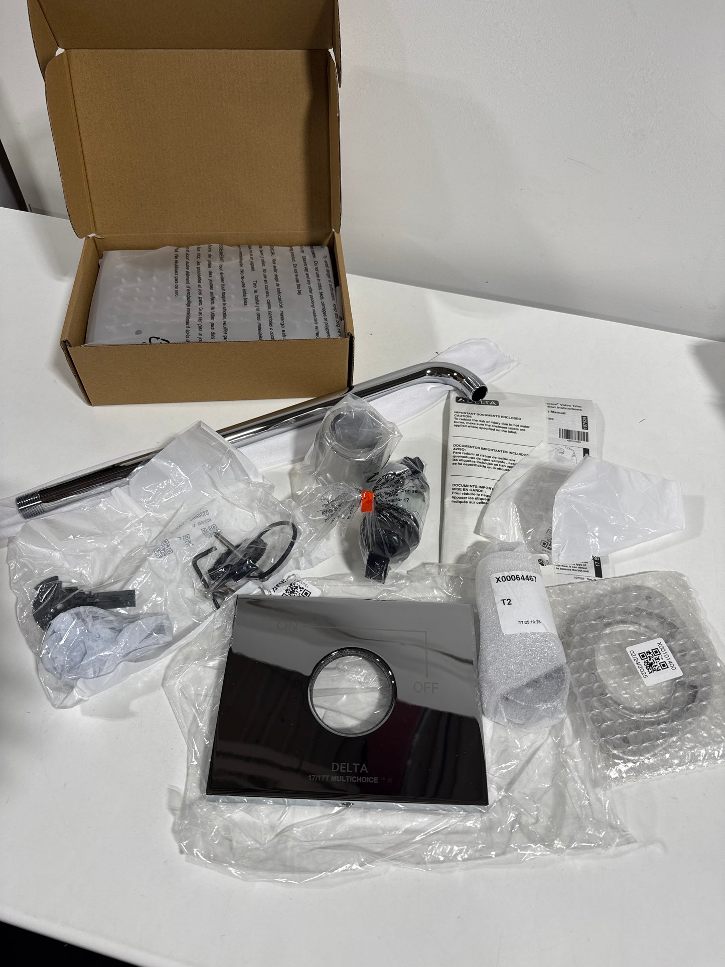 Delta DSS-Vero-1701 Monitor 17 Series Dual Function Pressure Balanced Shower System