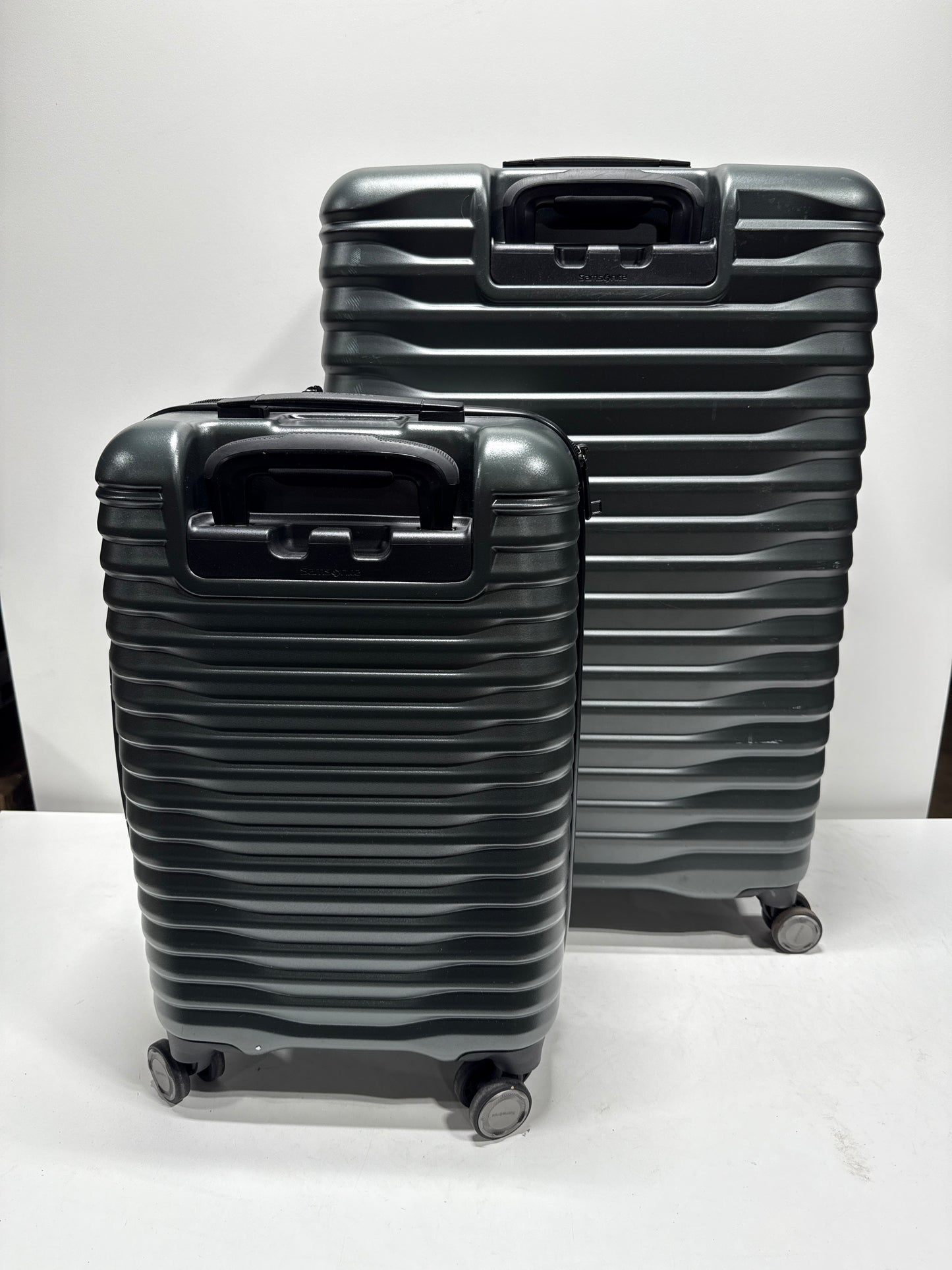 Used Samsonite Element XLT 2.0 Luggage Set 2 Piece Forest Green