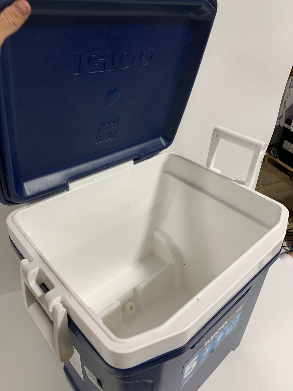Used See Desc IGLOO MaxCold 58 Litre (62 US QT) Roller Cool Box Ice Cooler 98 Cans - *Outdoor Living & Garden