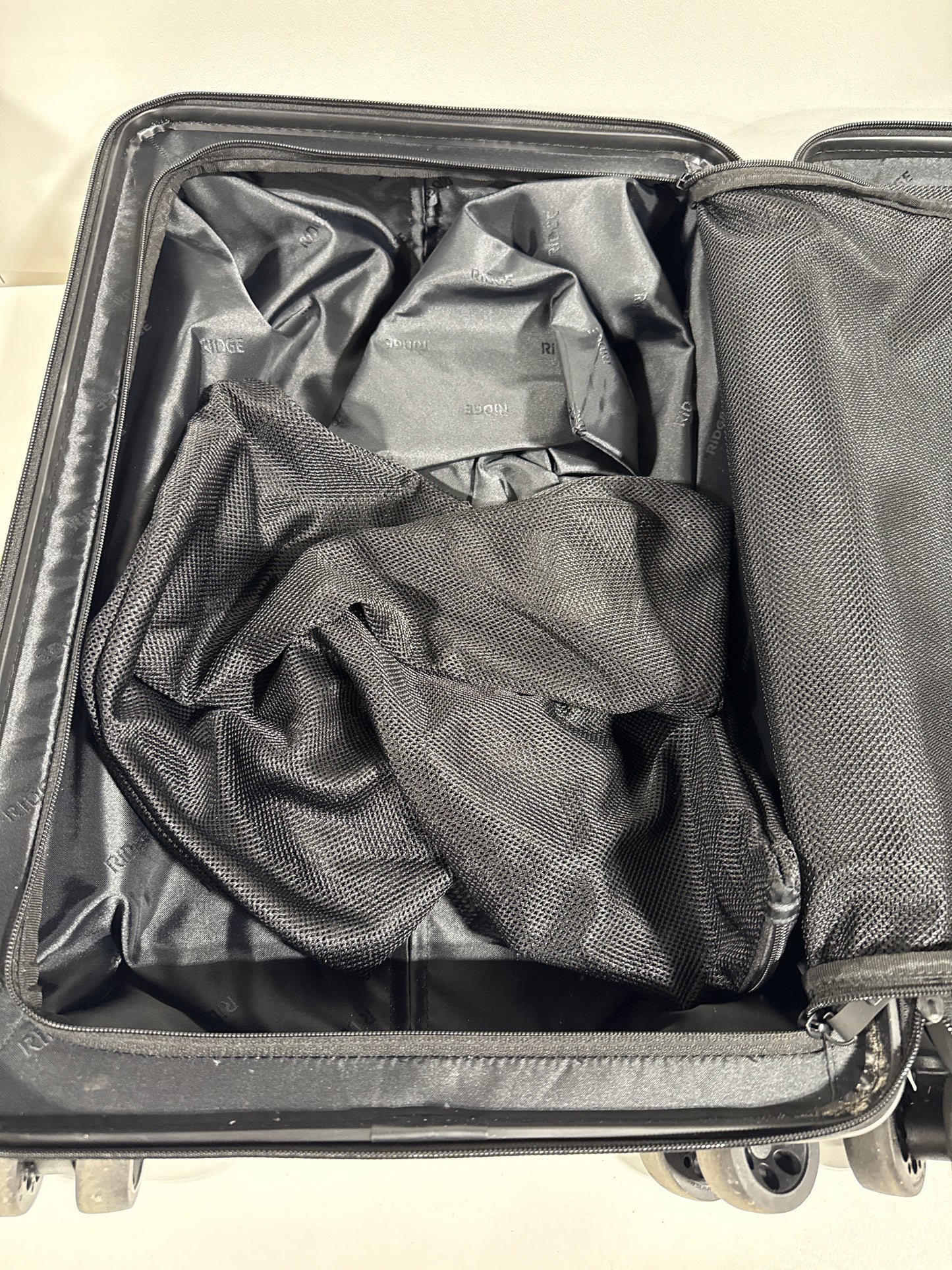 Used The Ridge Wallet - Carry-on - Royal Black