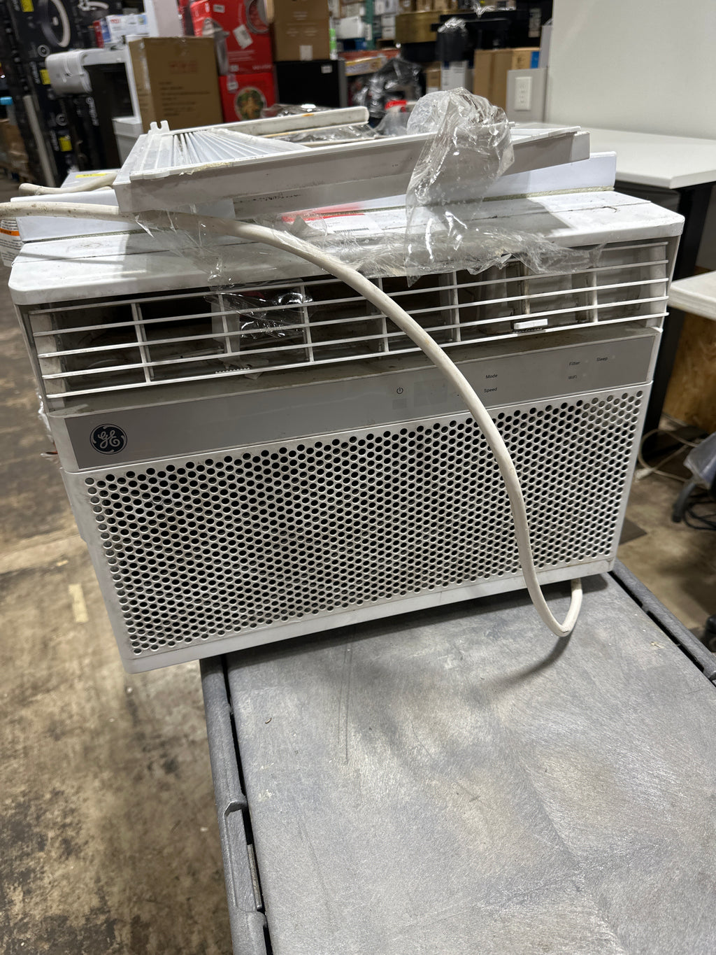 Used GE - 700 Sq. Ft. 14000 BTU Smart Window Air Conditioner - White - *Home Environment