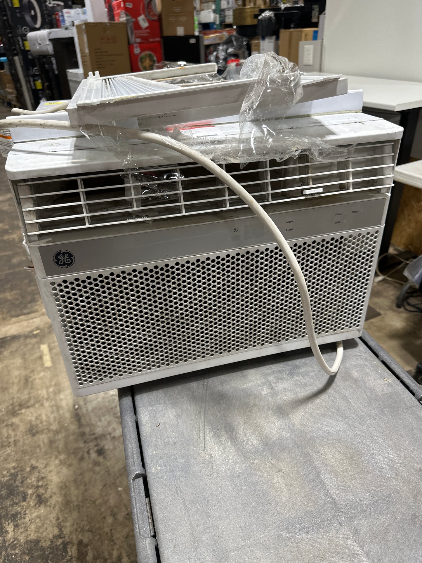 Used GE - 700 Sq. Ft. 14000 BTU Smart Window Air Conditioner - White