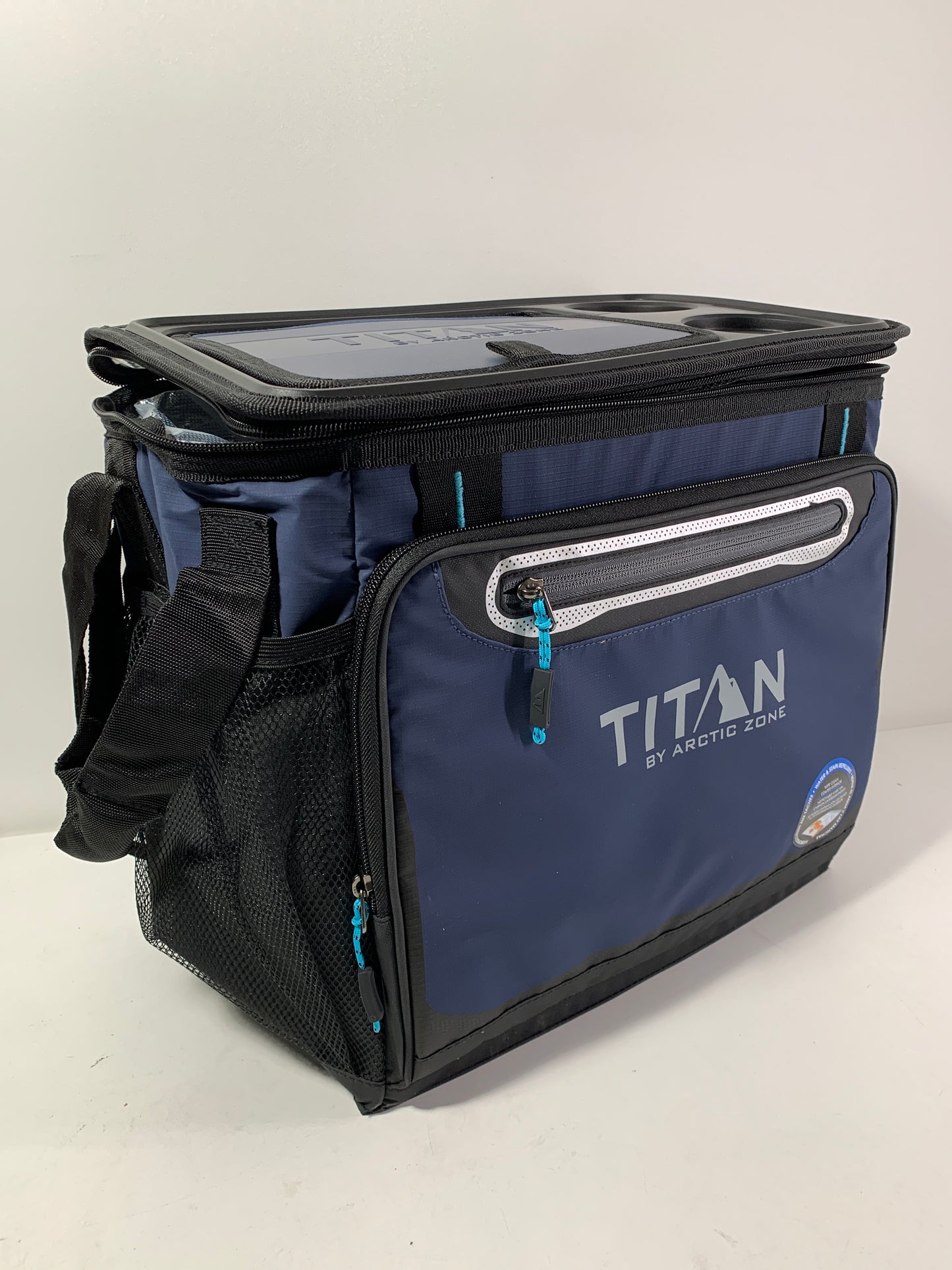 Titan 40 Can Cooler Black/Blue