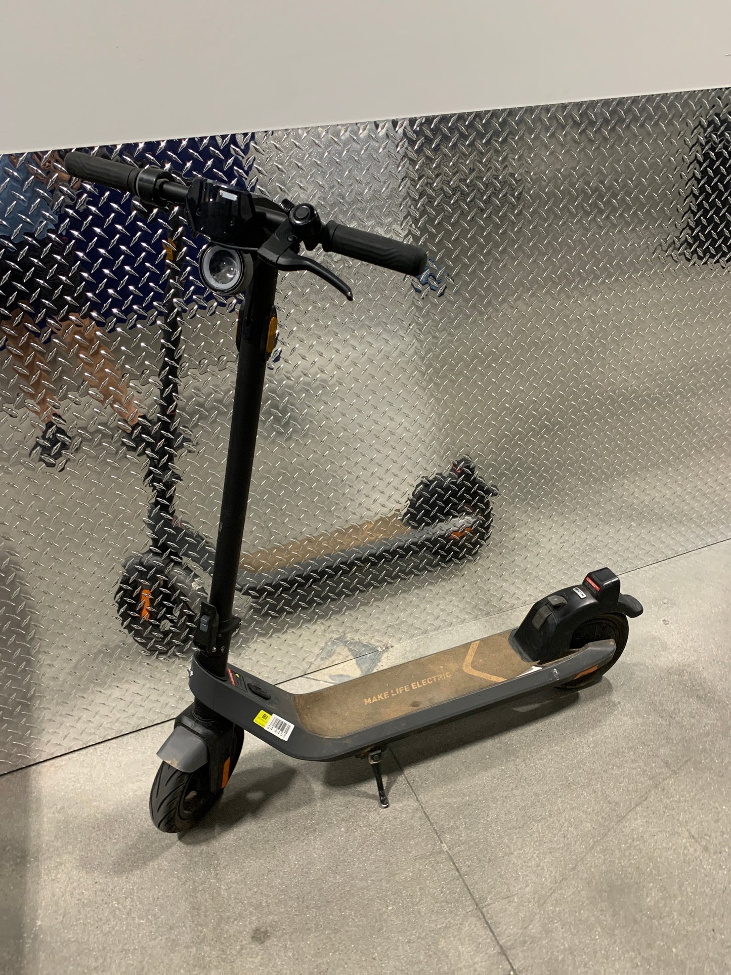 Used NIU Kick Electric Scooter Adult KQi2 Pro Foldable 25 Mile Range 17mph Gray