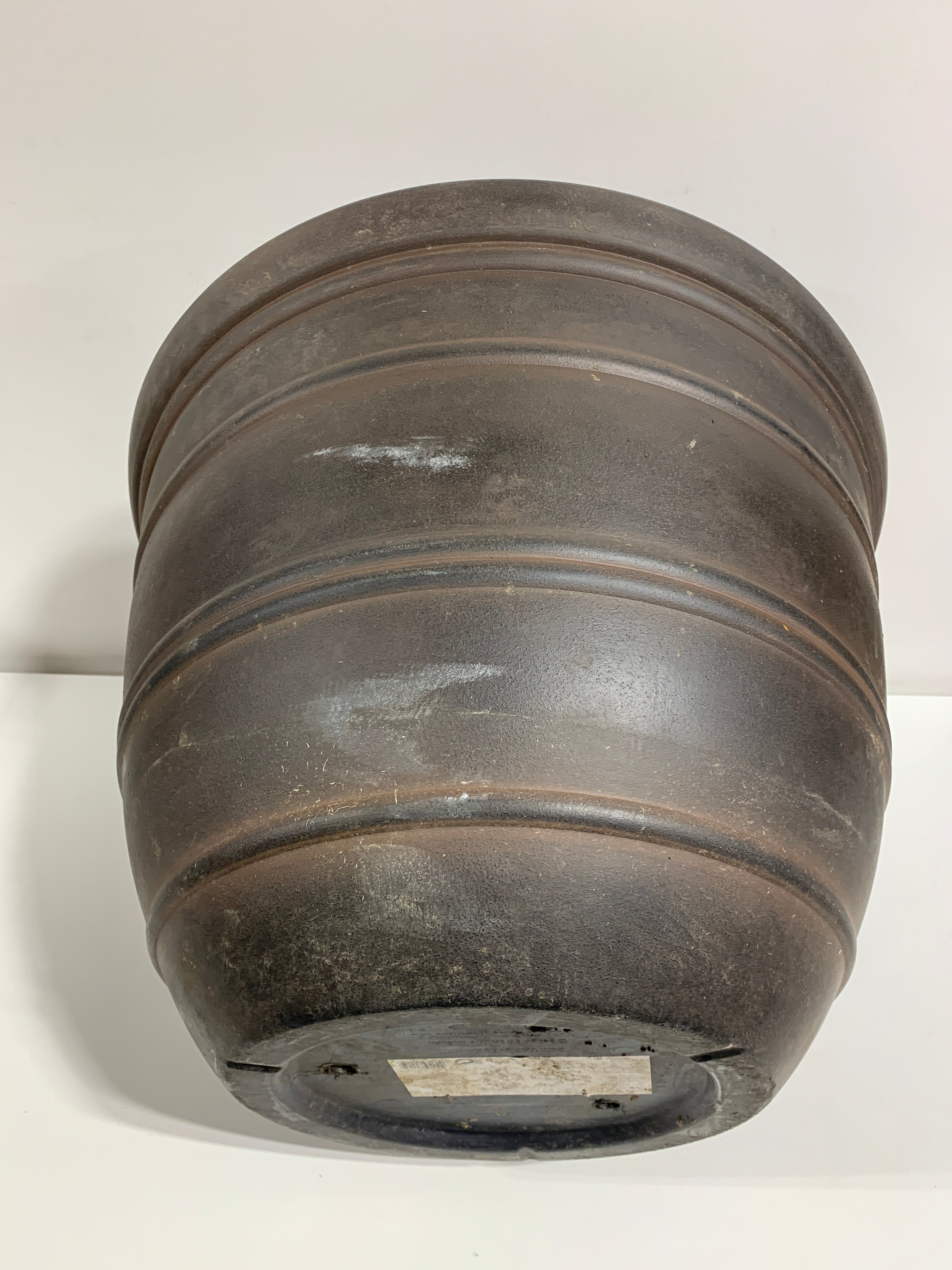 Used Southern Patio Prescott Resin Planter 22.25in - *Outdoor Living & Garden