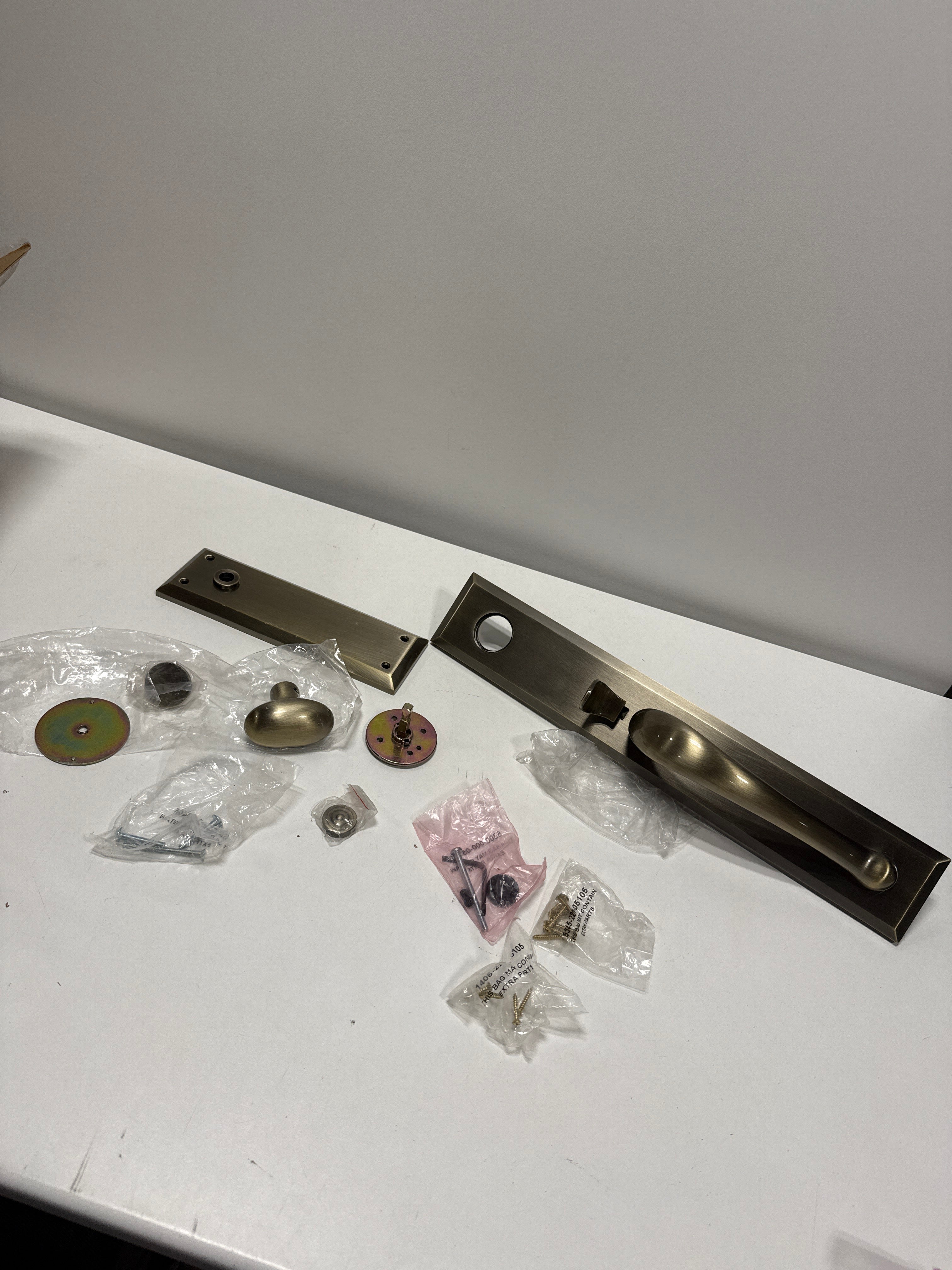 Scratch Missing Part Baldwin Hardware 6403.050.FD Handle Set