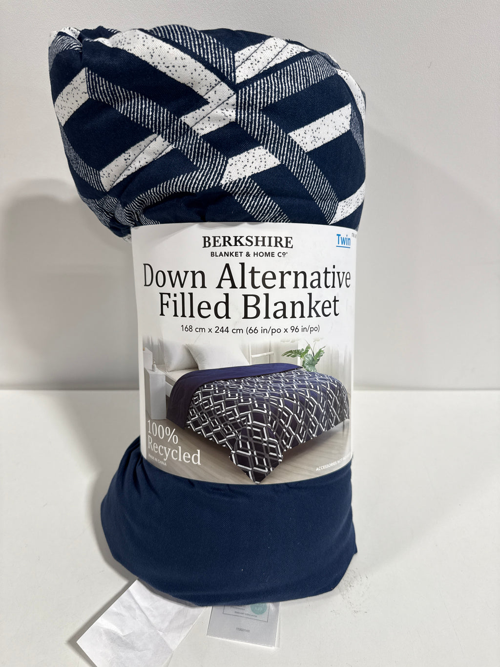 Berkshire Down Alternative Twin Blanket 66 x 96’’ - Bedding