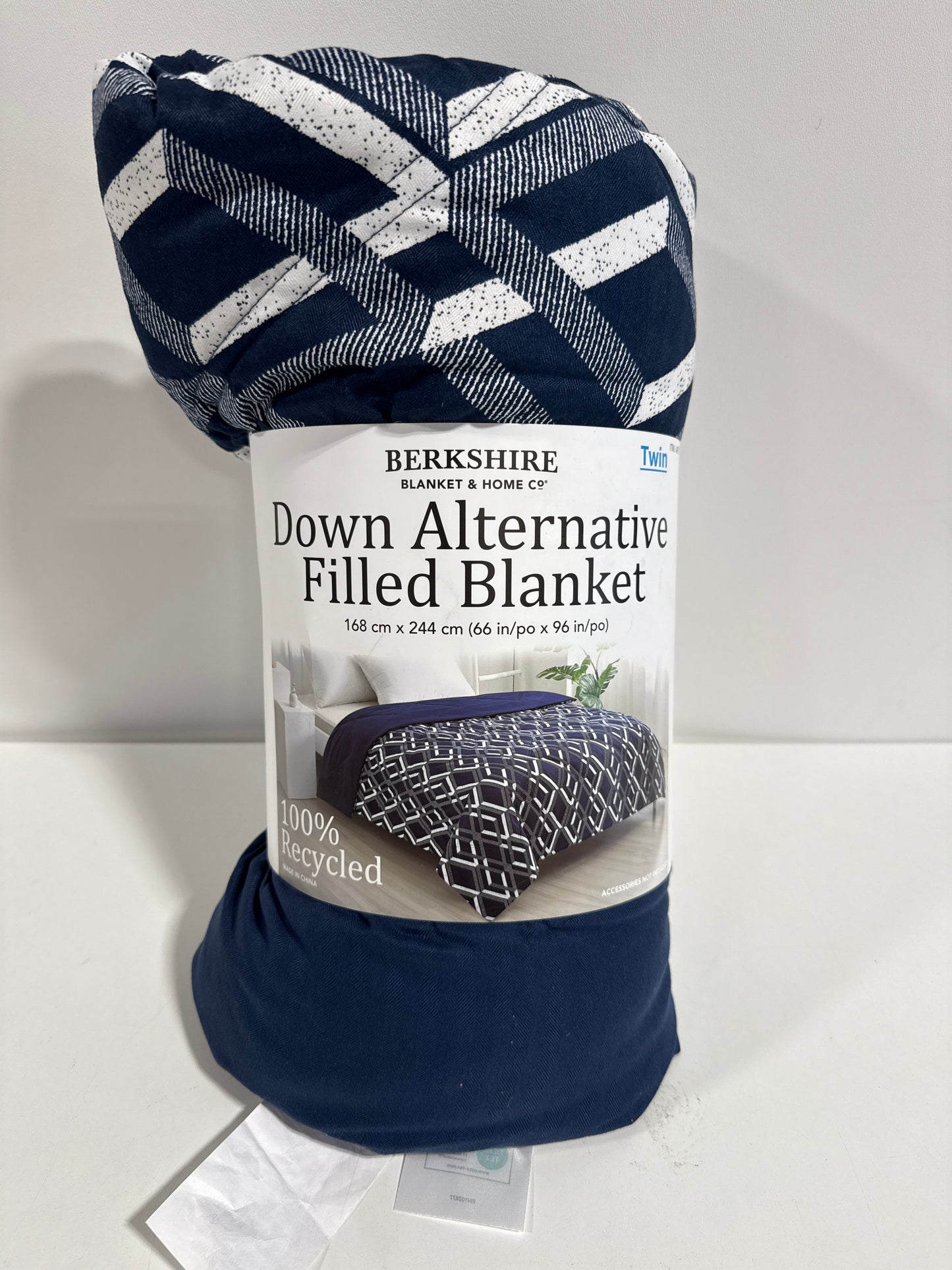 Berkshire Down Alternative Twin Blanket 66 x 96"