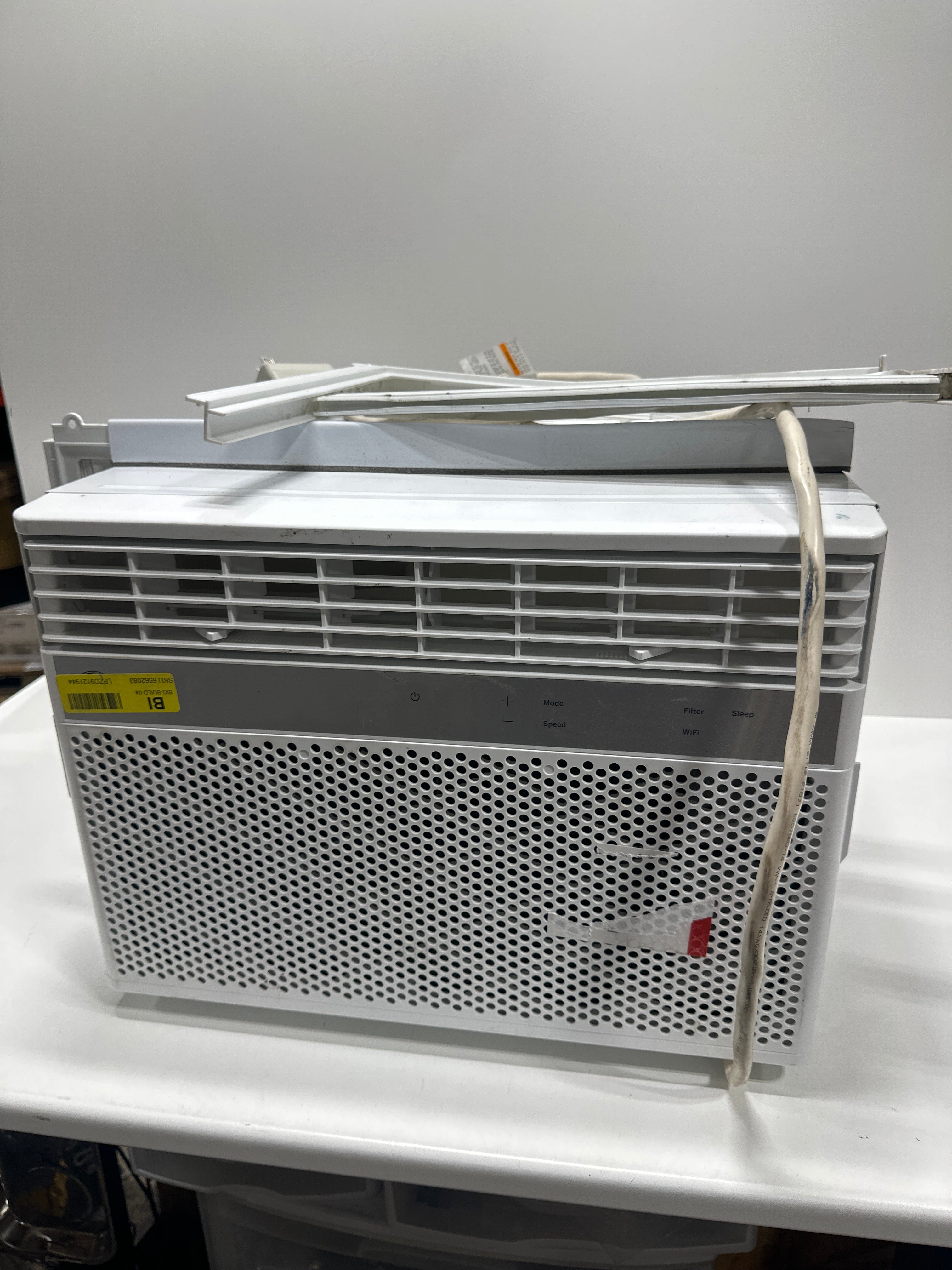 Used GE - 450 Sq. Ft. 10100 BTU Smart Window Air Conditioner - White