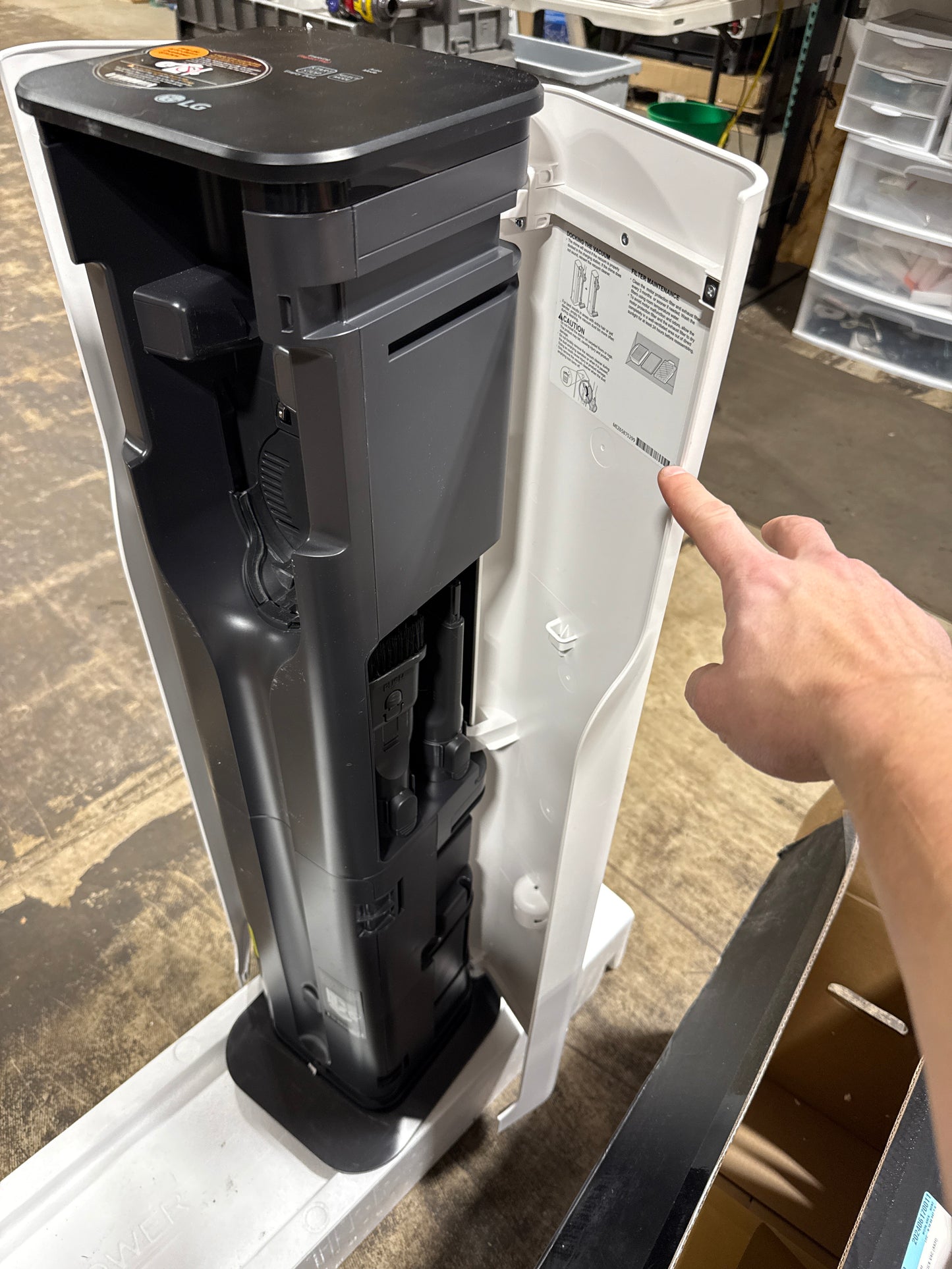 Used LG - CordZero All-in-One Cordless Stick Vacuum with Dual Floor Max Nozzle - Essence White