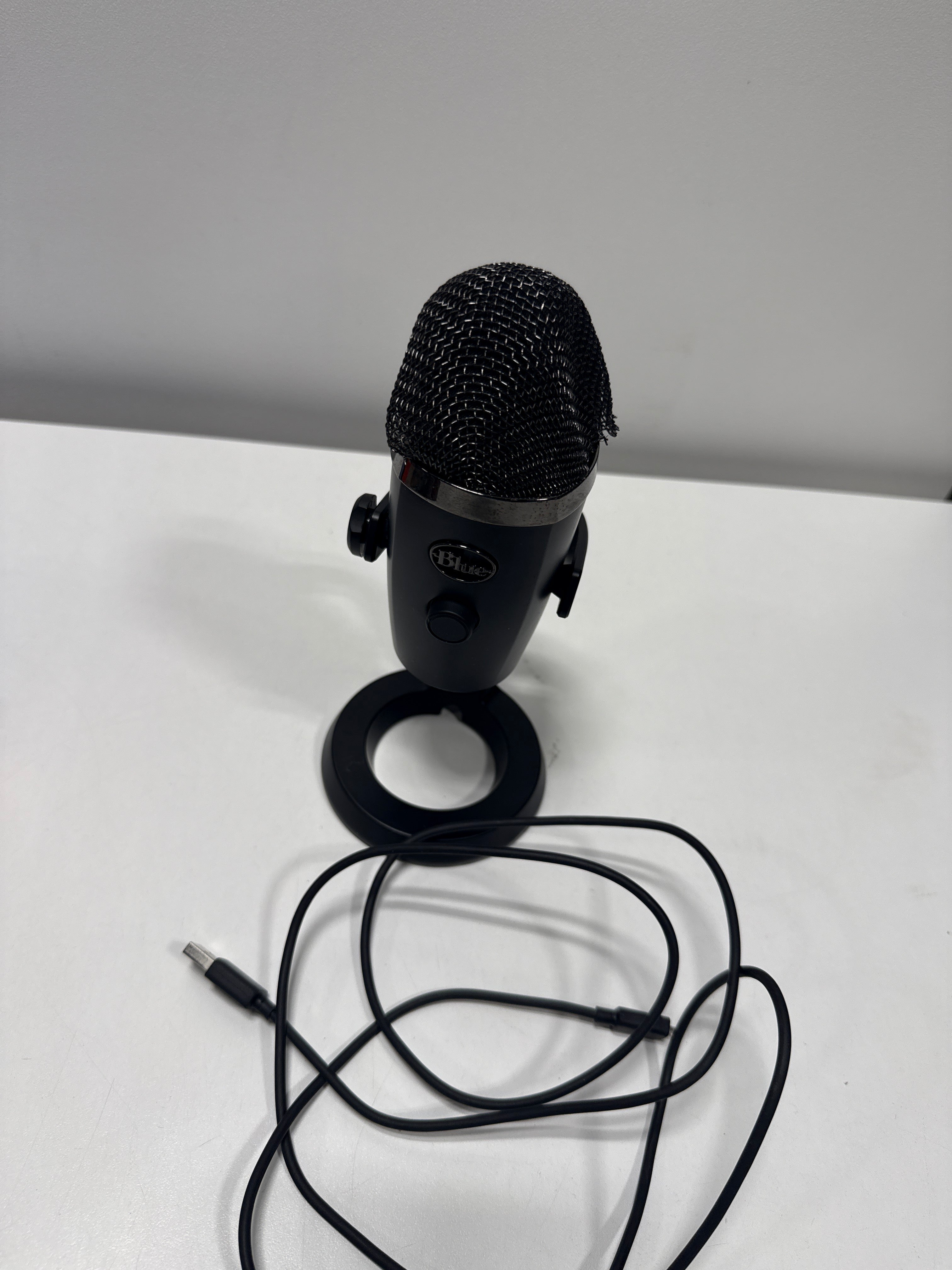 Damage Blue Yeti Nano Premium USB Mic for Recording and Streaming (Blackout)