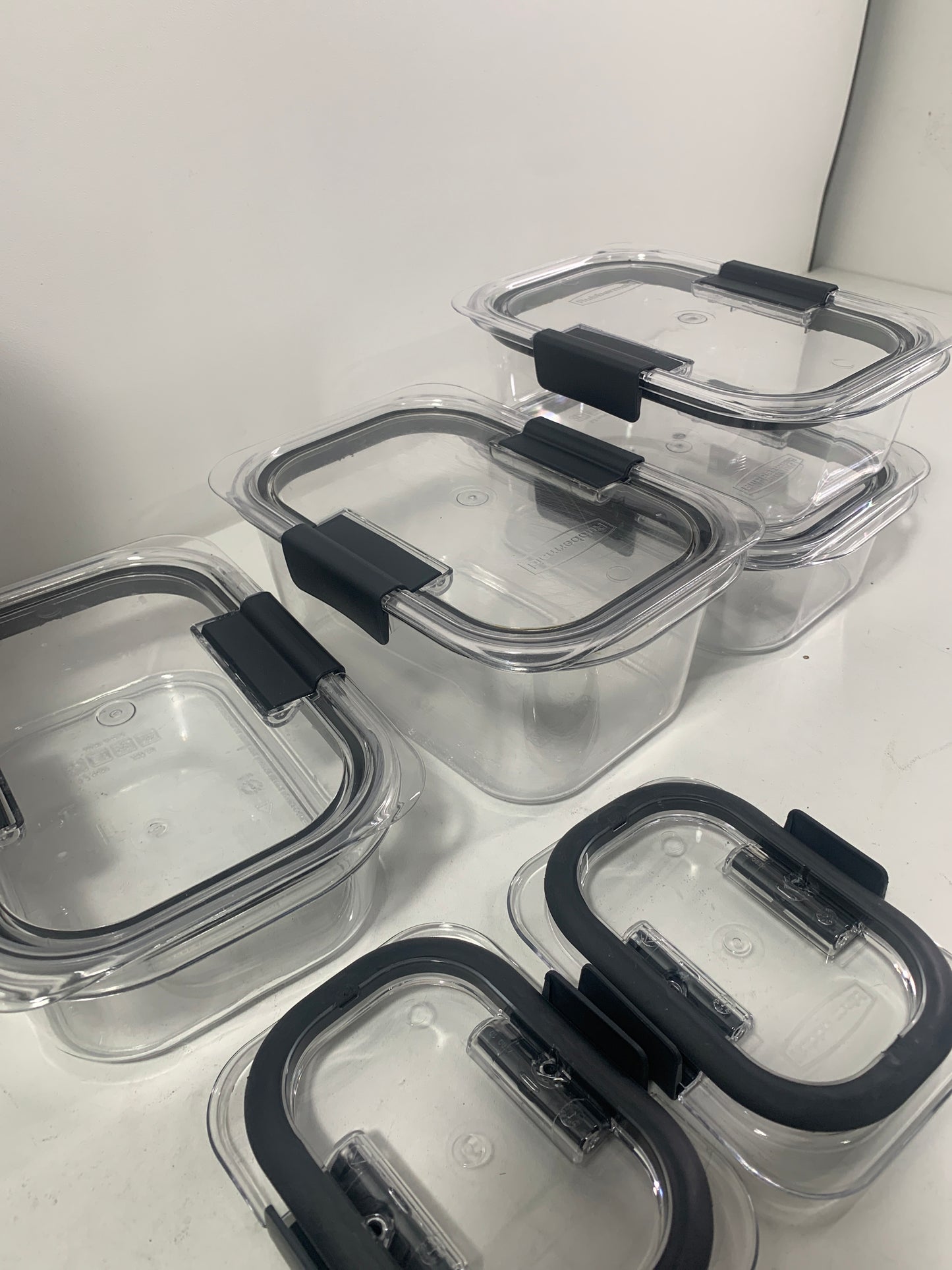 Used Rubbermaid Brilliance Plastic Food Storage Containers, Set of 8