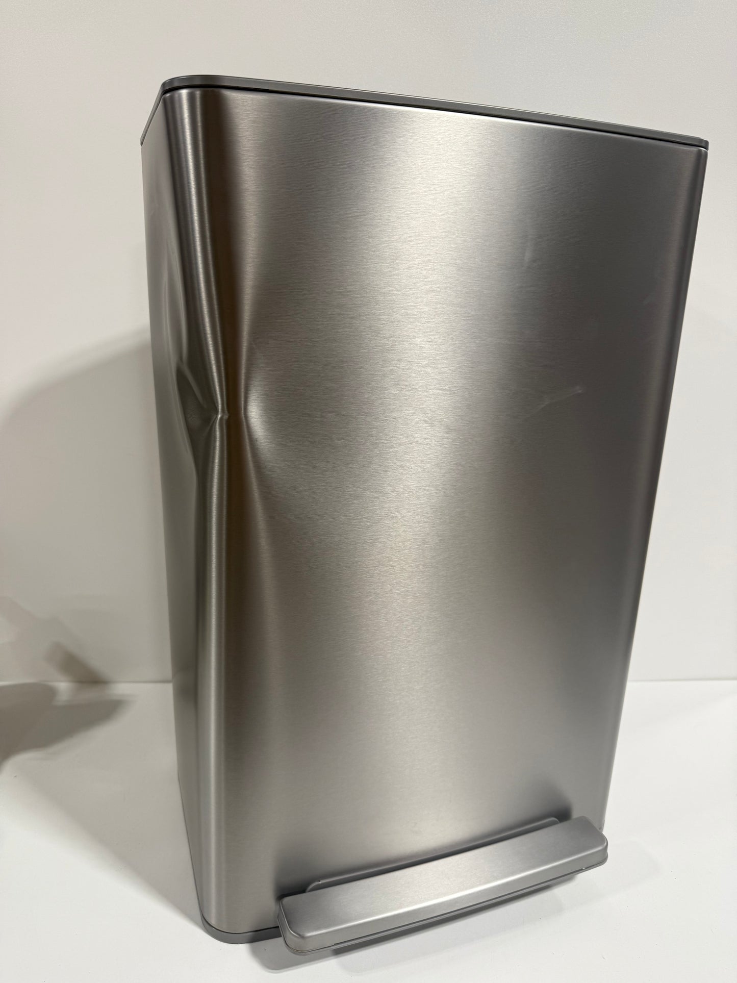 Dent Kohler 47L Step Trash Can
