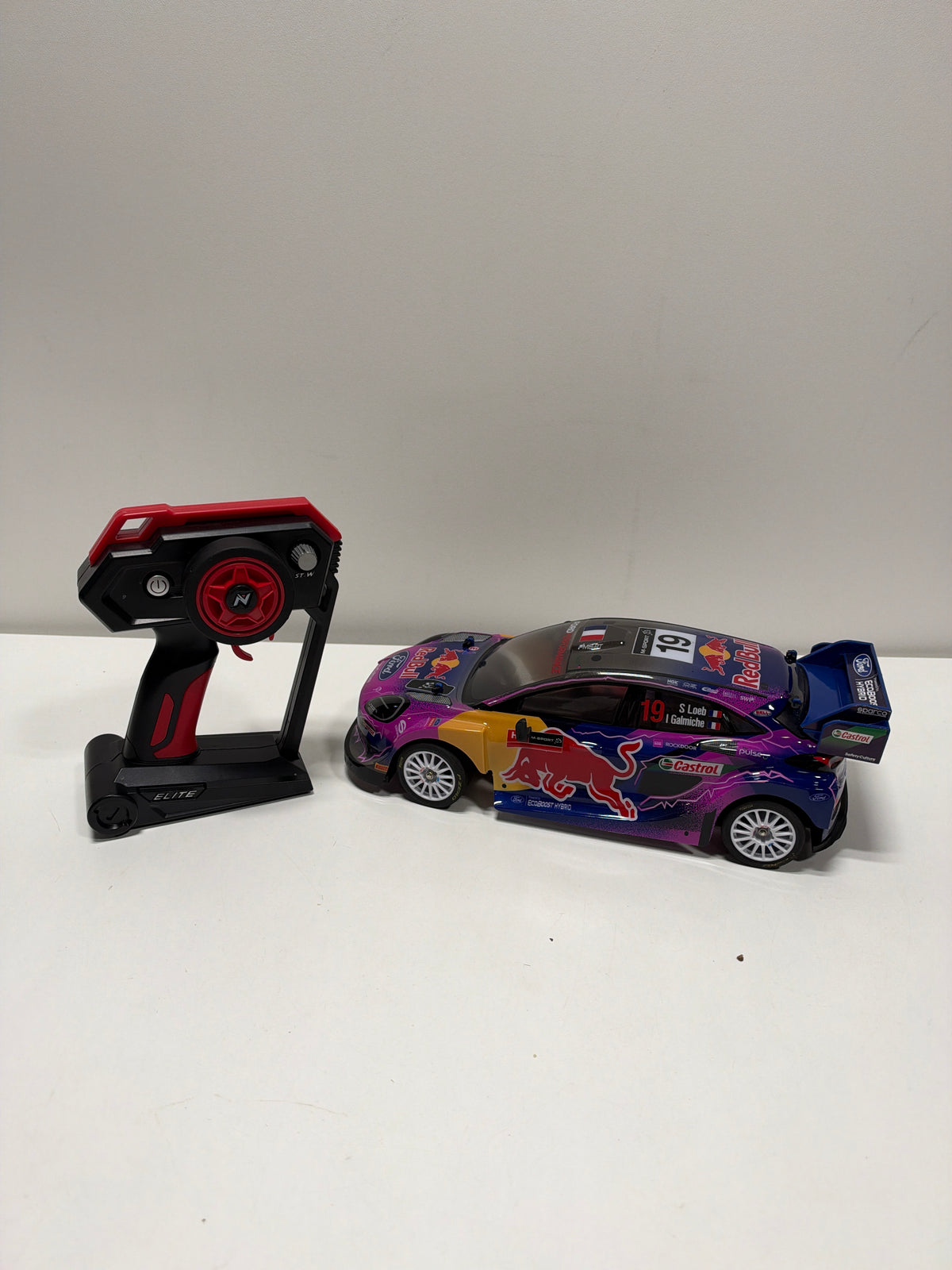 Used No Cord Nikko Toys 1:14th Elite Red Bull Race Remote Control Car (8+ Years)