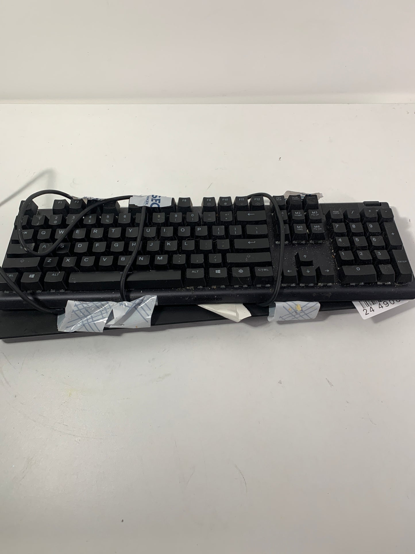 Used SteelSeries - Apex 5 Full Size Wired Mechanical Hybrid Blue Tactile & Clicky Switch Gaming Keyboard with RGB Backlighting - Black