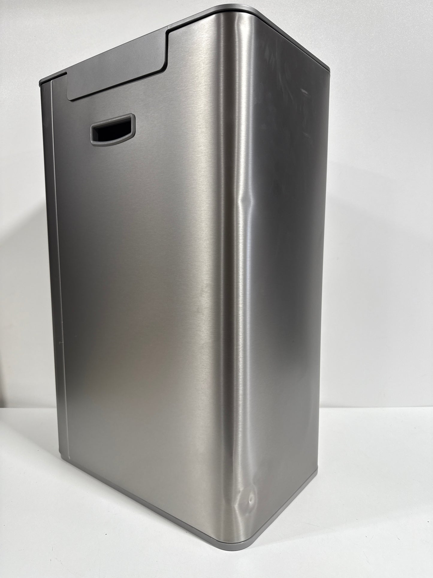 Dent Kohler 47L Step Trash Can