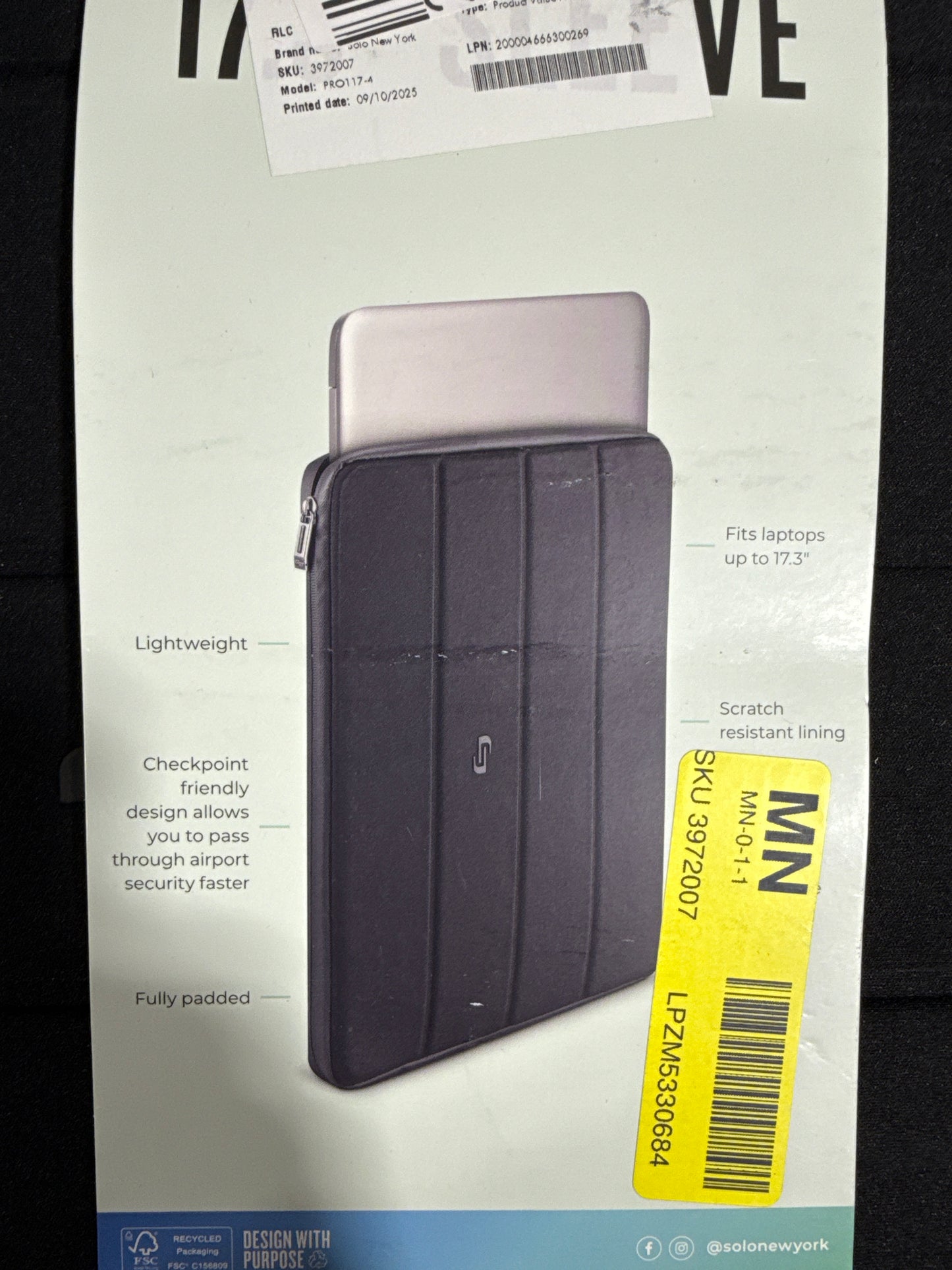 Solo New York Bond Sleeve for 17.3" Laptops, Black