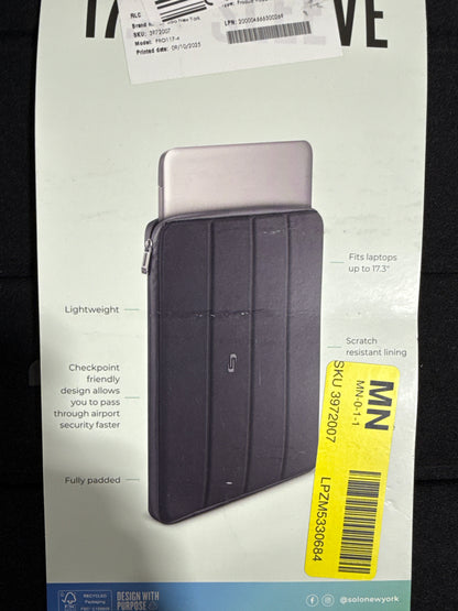 Solo New York Bond Sleeve for 17.3" Laptops, Black