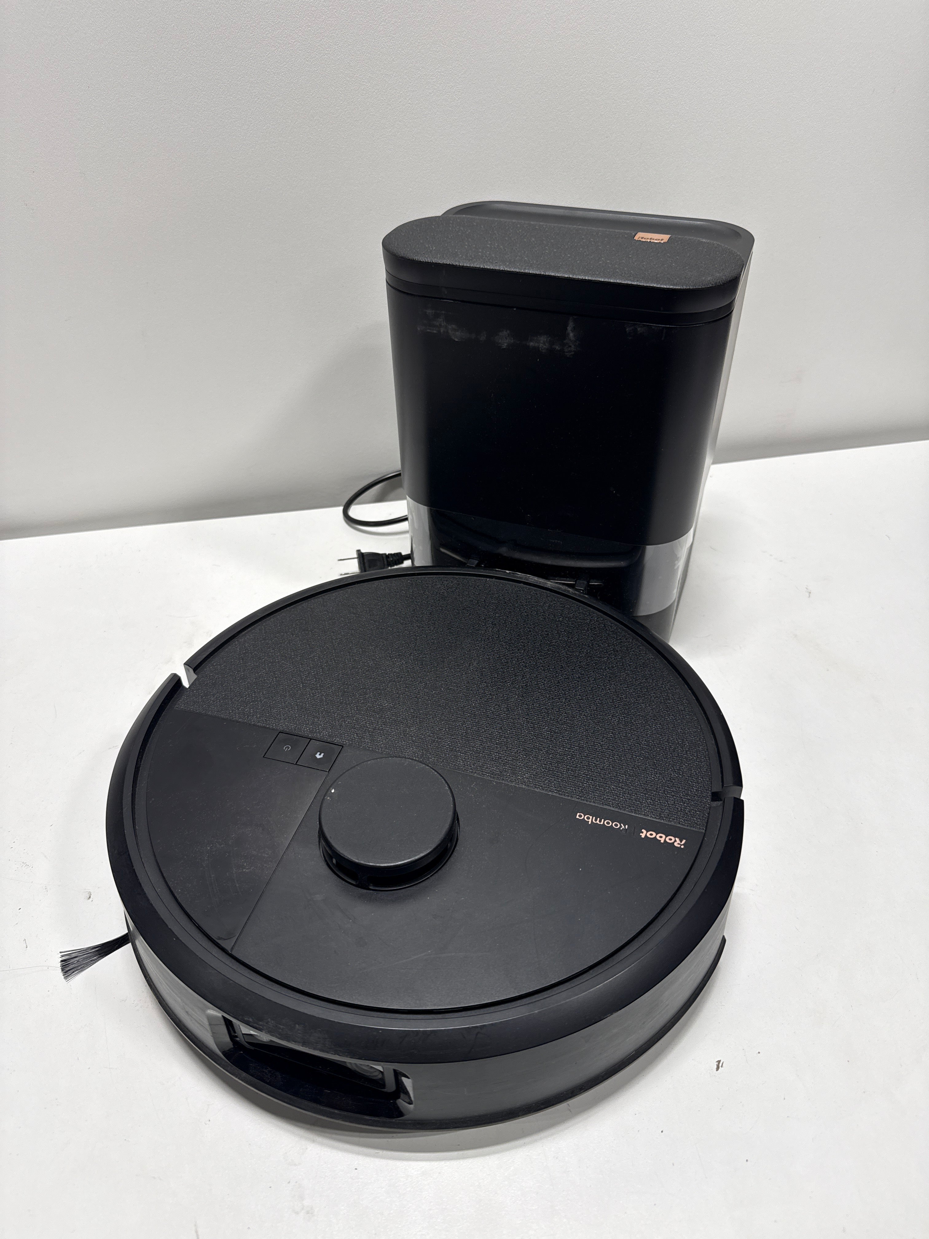 Used Roomba Max 705 Vac Robot + AutoEmpty Dock | Black | IRobot