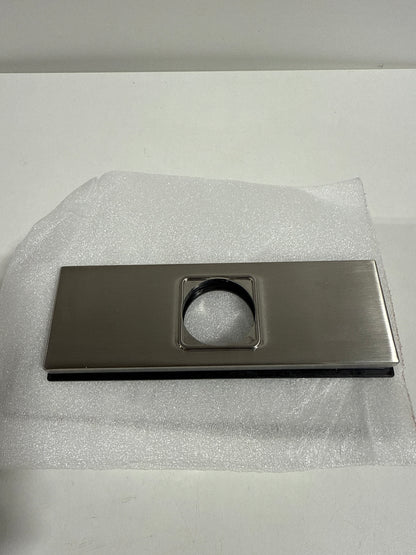 Delta RP103378 Modern 3 Hole Escutcheon and Gasket - Brilliance Stainless