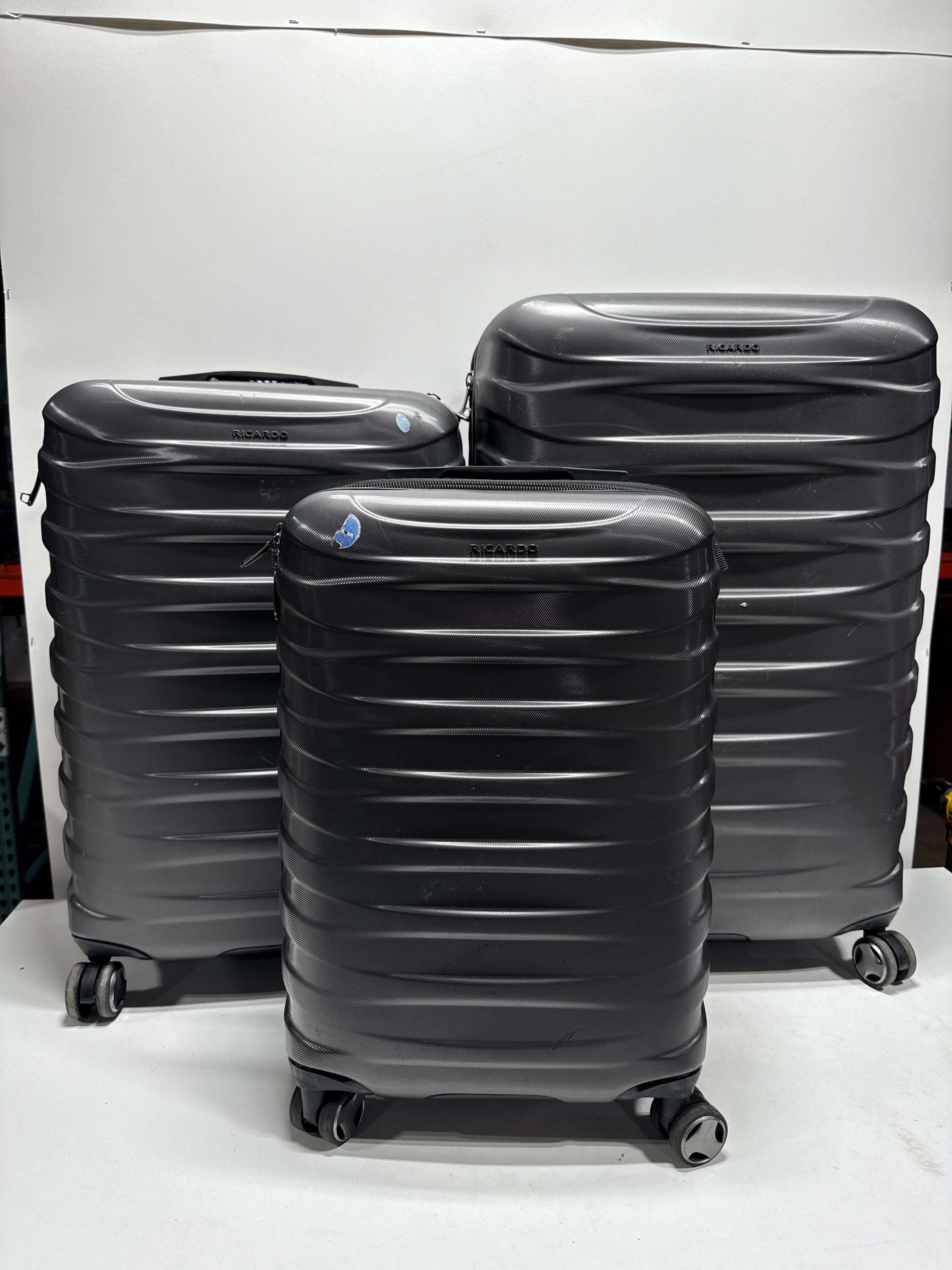 Used Ricardo 3 piece Hardside Spinner Set - *Luggage & Travel