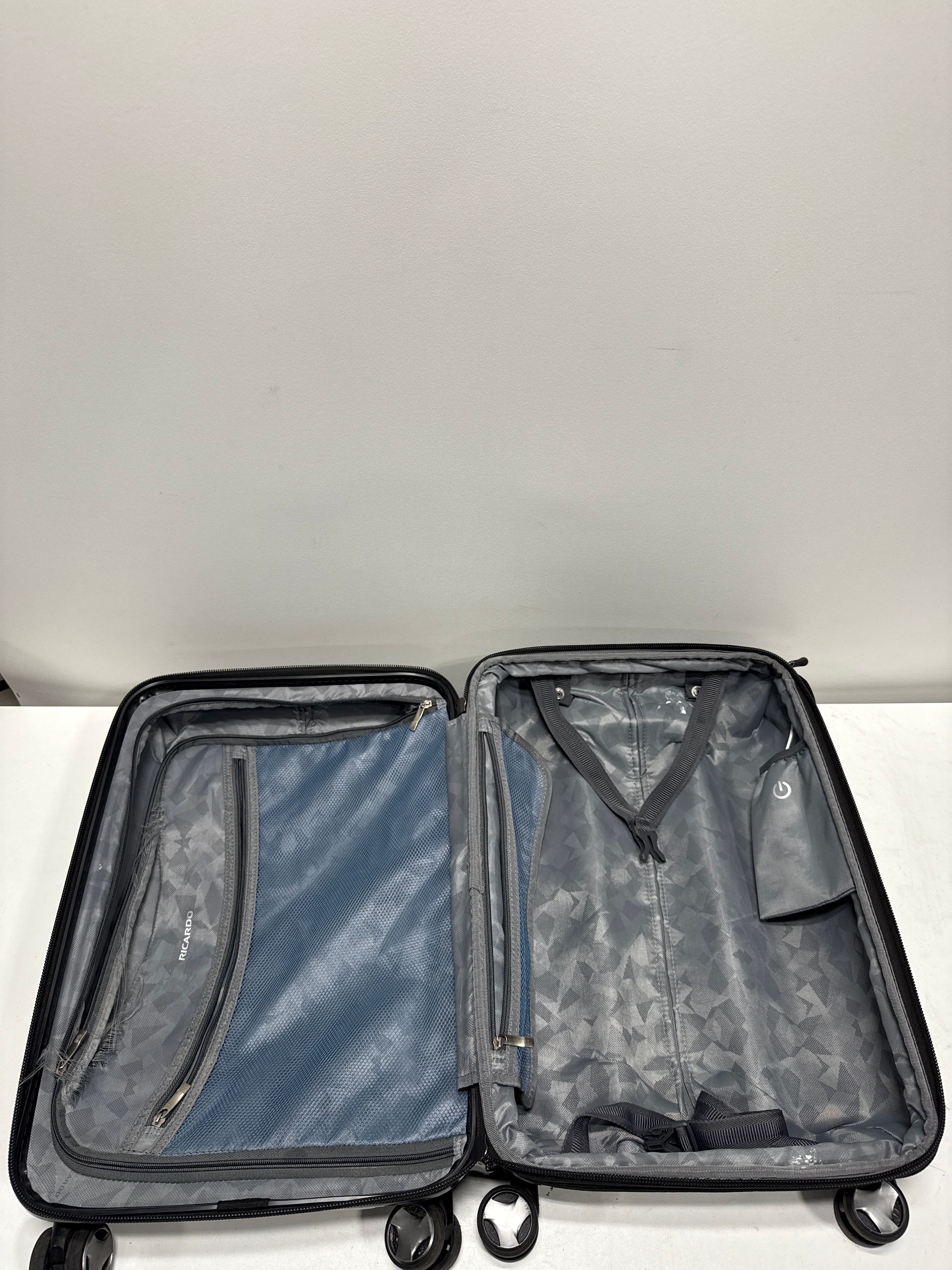 Used Ricardo 3 piece Hardside Spinner Set - *Luggage & Travel