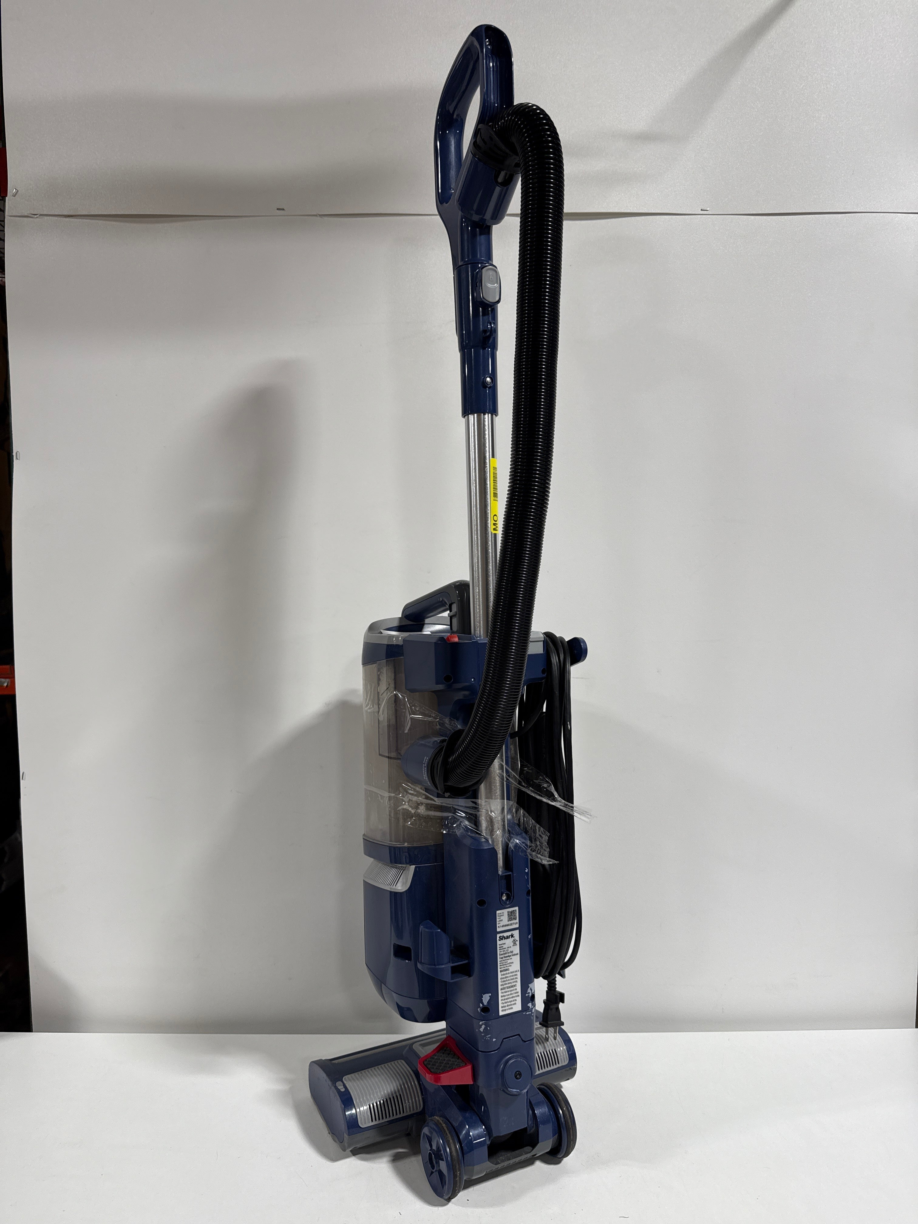 Used Shark Navigator Lift-Away Deluxe Bagless Vacuum Cleaner - *Vacuums & Carpet Cleaners