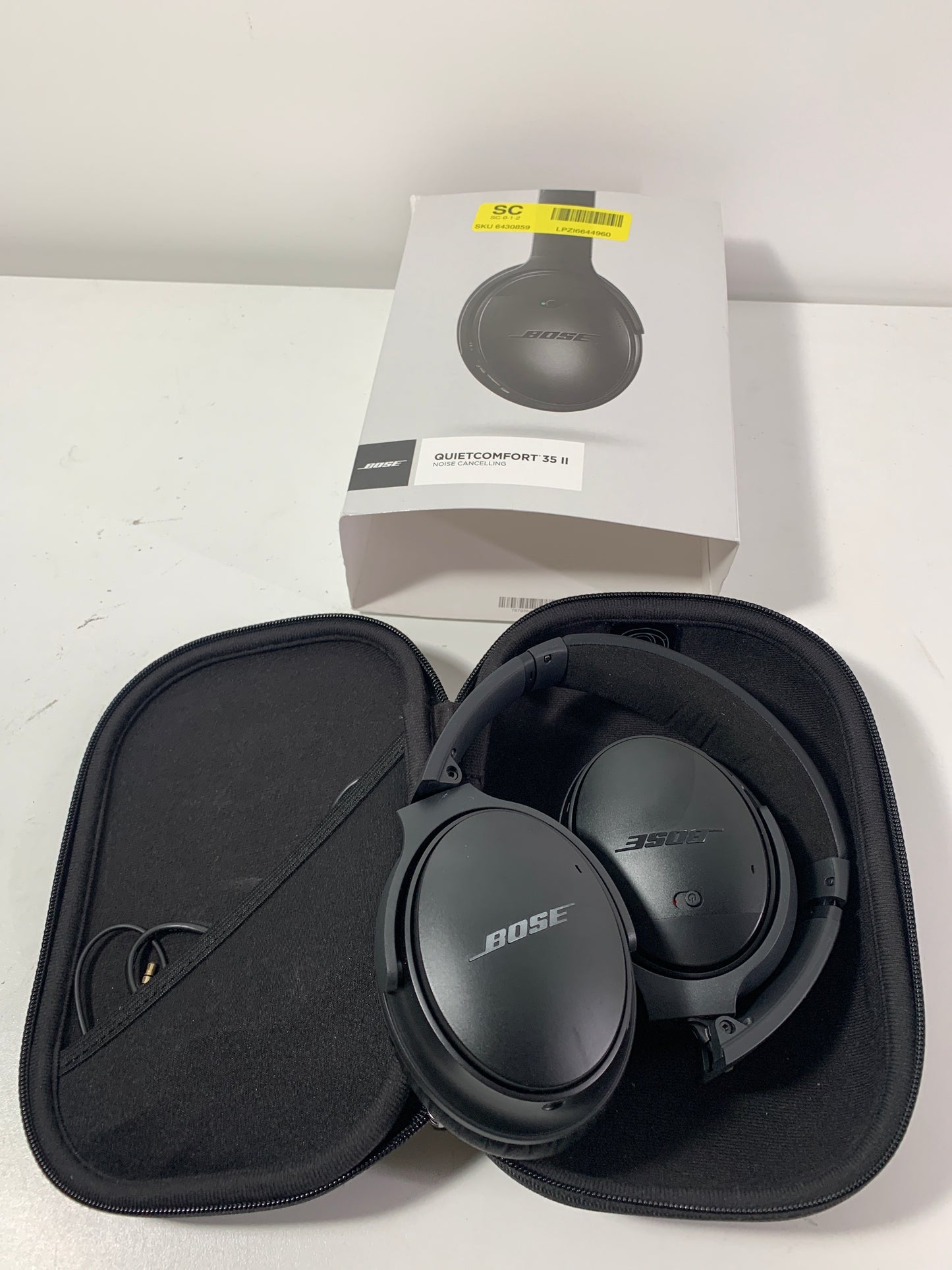 Bose - QuietComfort 35 II Wireless Noise Cancelling Over-the-Ear Headphones - Black