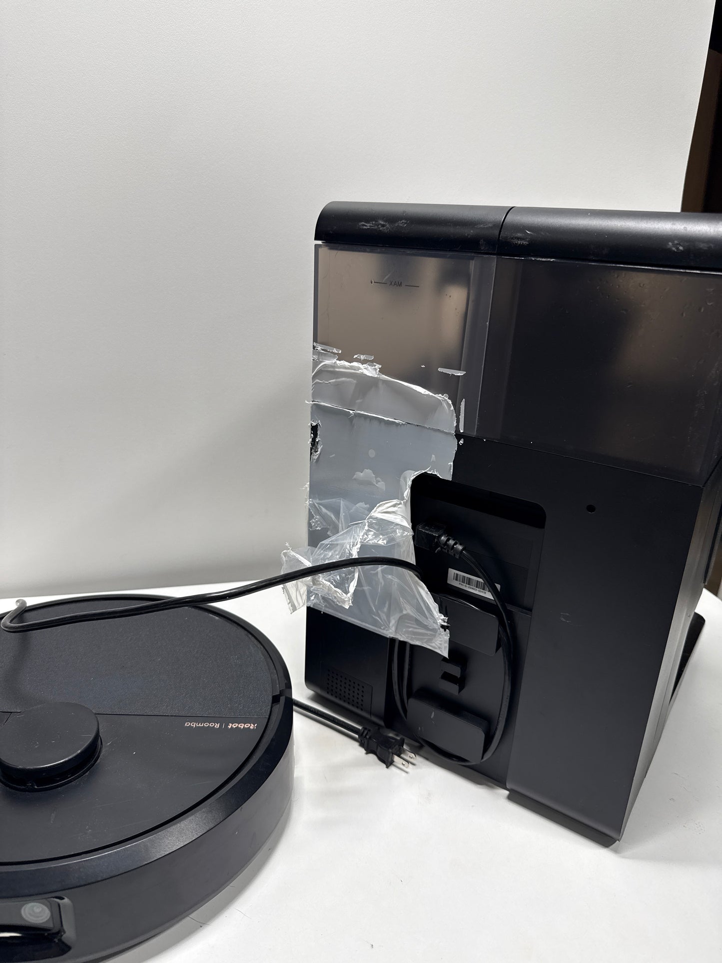 Used IRobot - Roomba 505 Combo Vacuum & Mop + AutoWash Dock