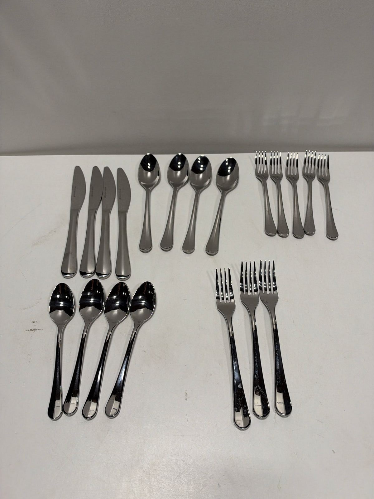 See Desc Gourmet Settings Terra Vallee 20-Piece Flatware Set