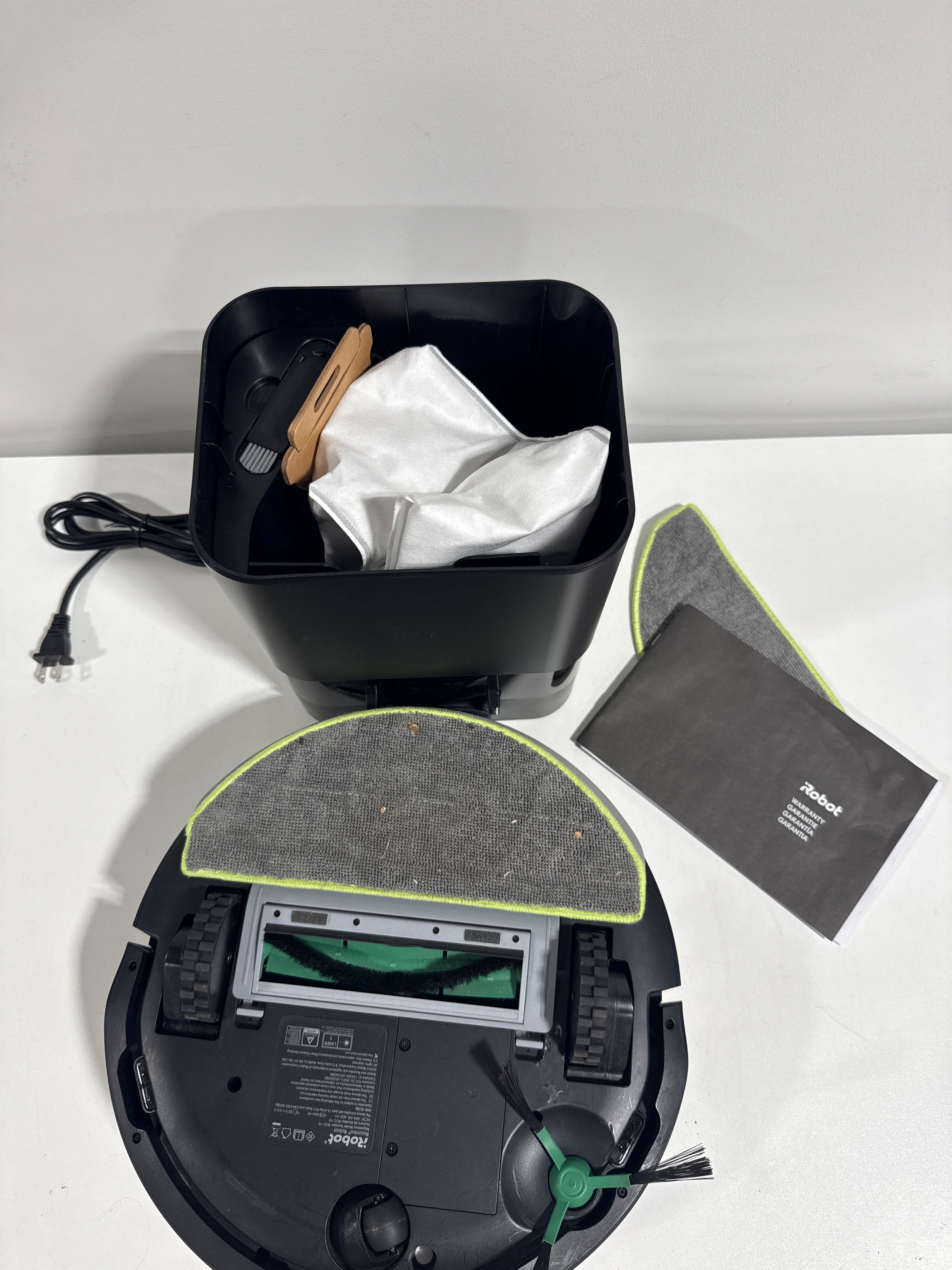 Used IRobot - Roomba 105 Combo Vacuum & Mop + AutoEmpty Dock - *Vacuums & Carpet Cleaners