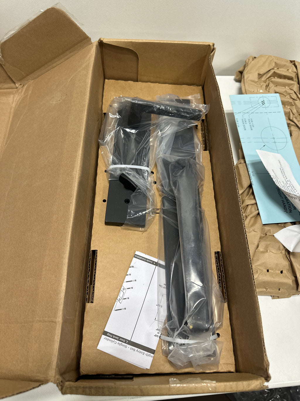 Damage Emtek Sgl Cyl, Lausanne Tub Ent, Helios Lever, RH, US19