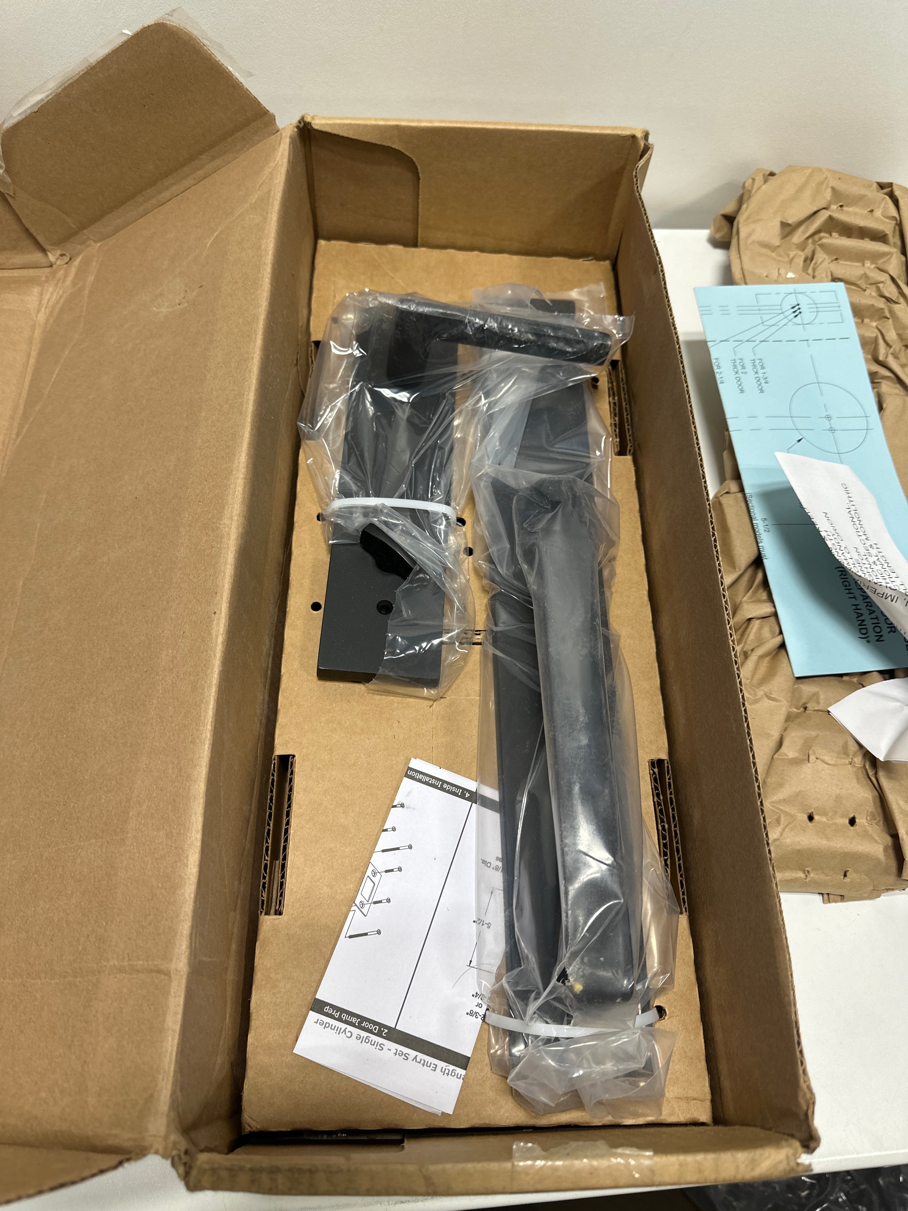 Damage Emtek Sgl Cyl, Lausanne Tub Ent, Helios Lever, RH, US19