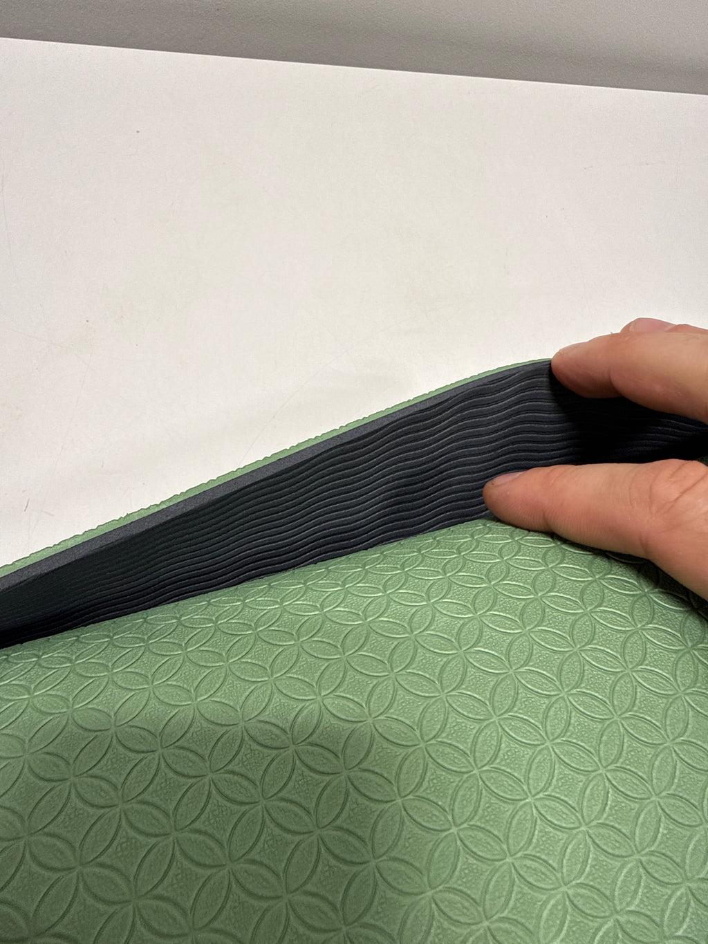 Nautilus Yoga Mat with Strap Earth Green