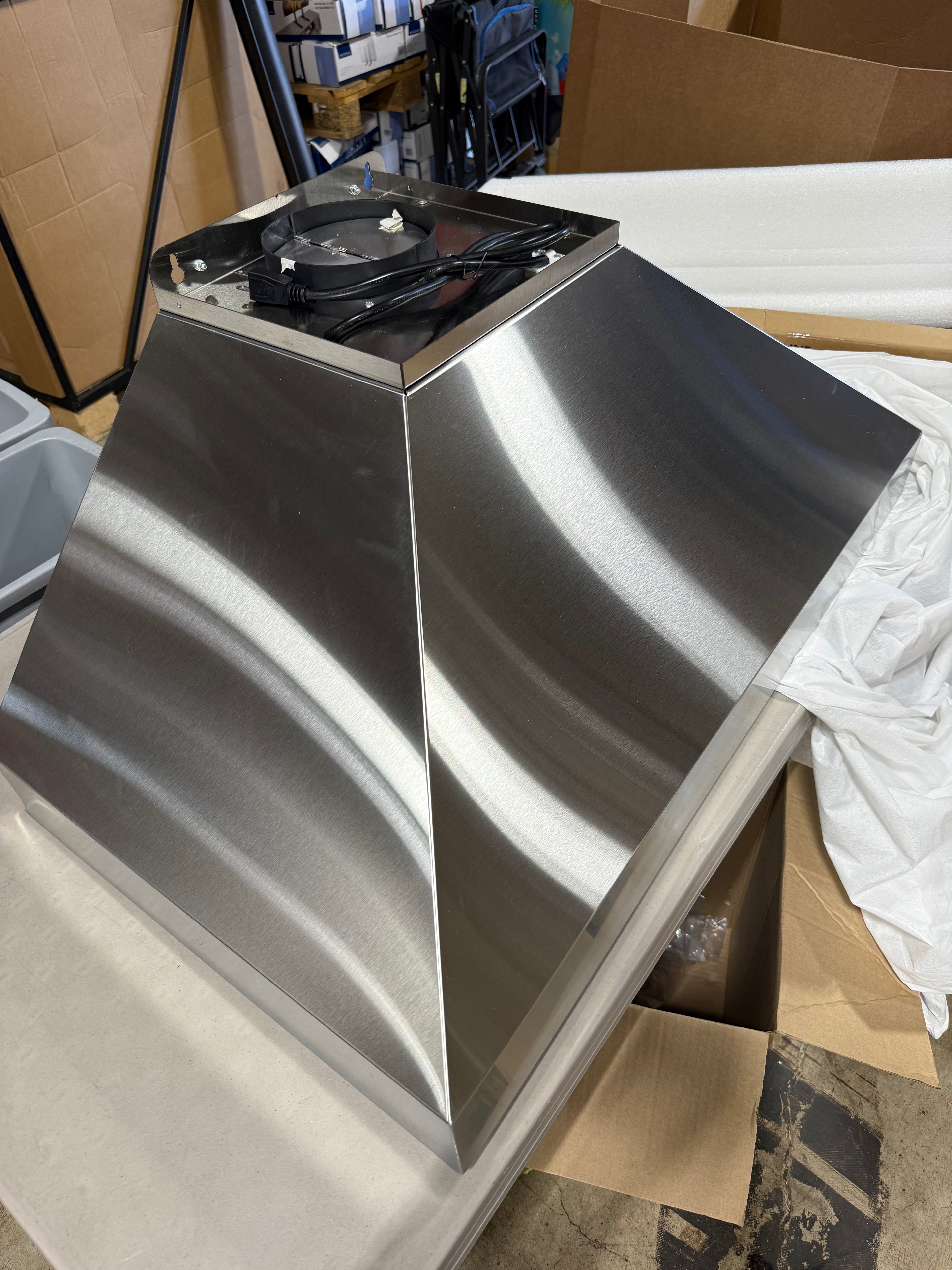 Dent ZLINE 36" Professional Convertible Vent Wall Mount Range Hood in Stainless Steel (597-36)