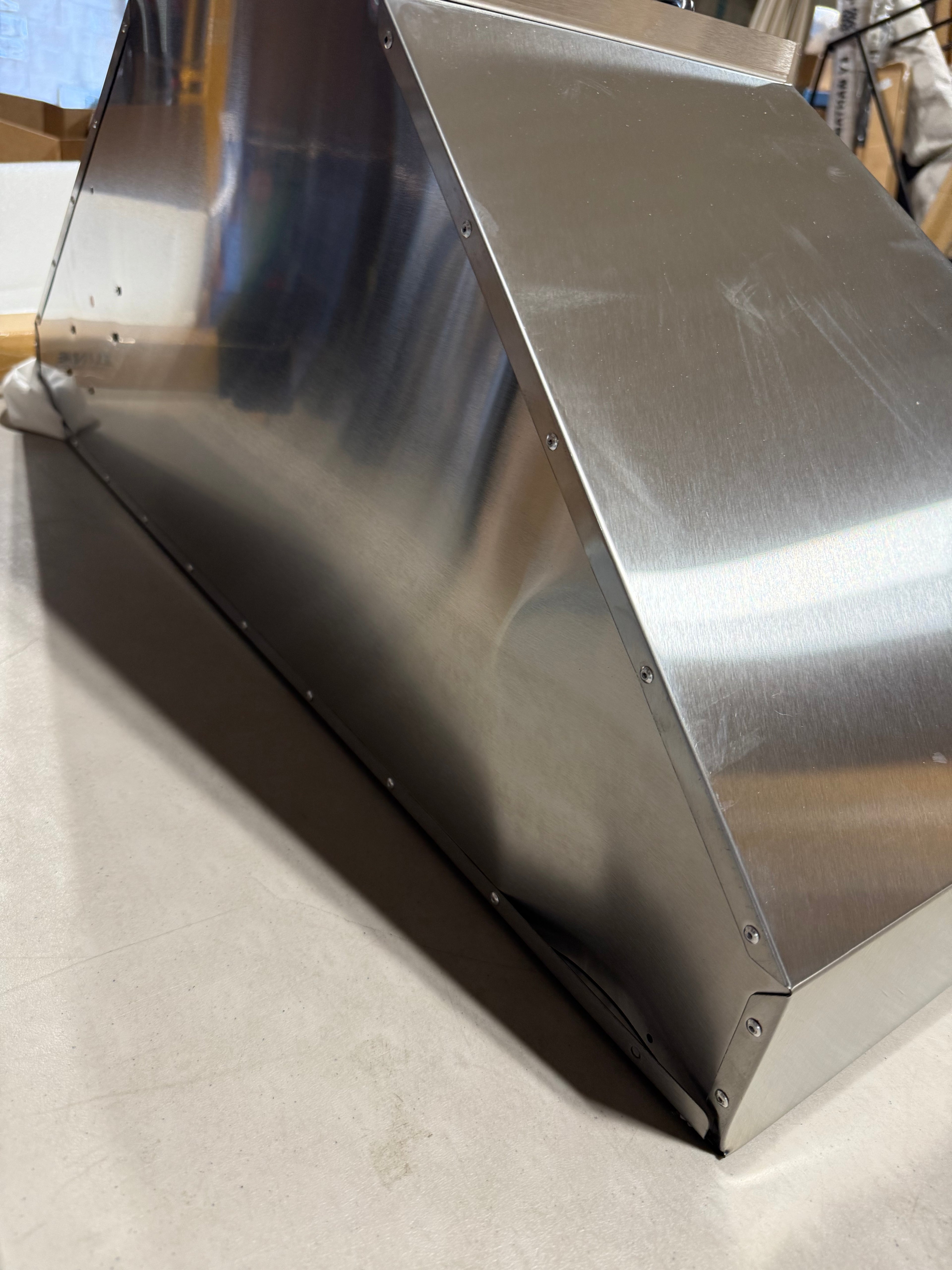 Dent ZLINE 36" Professional Convertible Vent Wall Mount Range Hood in Stainless Steel (597-36)