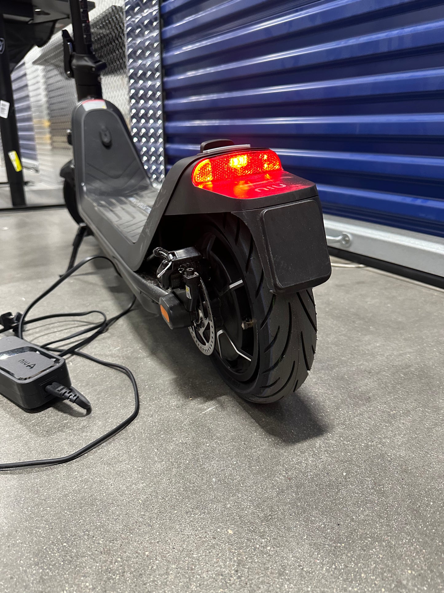 Used NIU - KQi 300P Foldable Electric Kick Scooter W/ 30 Mi Max Range & 20 Mph Max Speed - Black