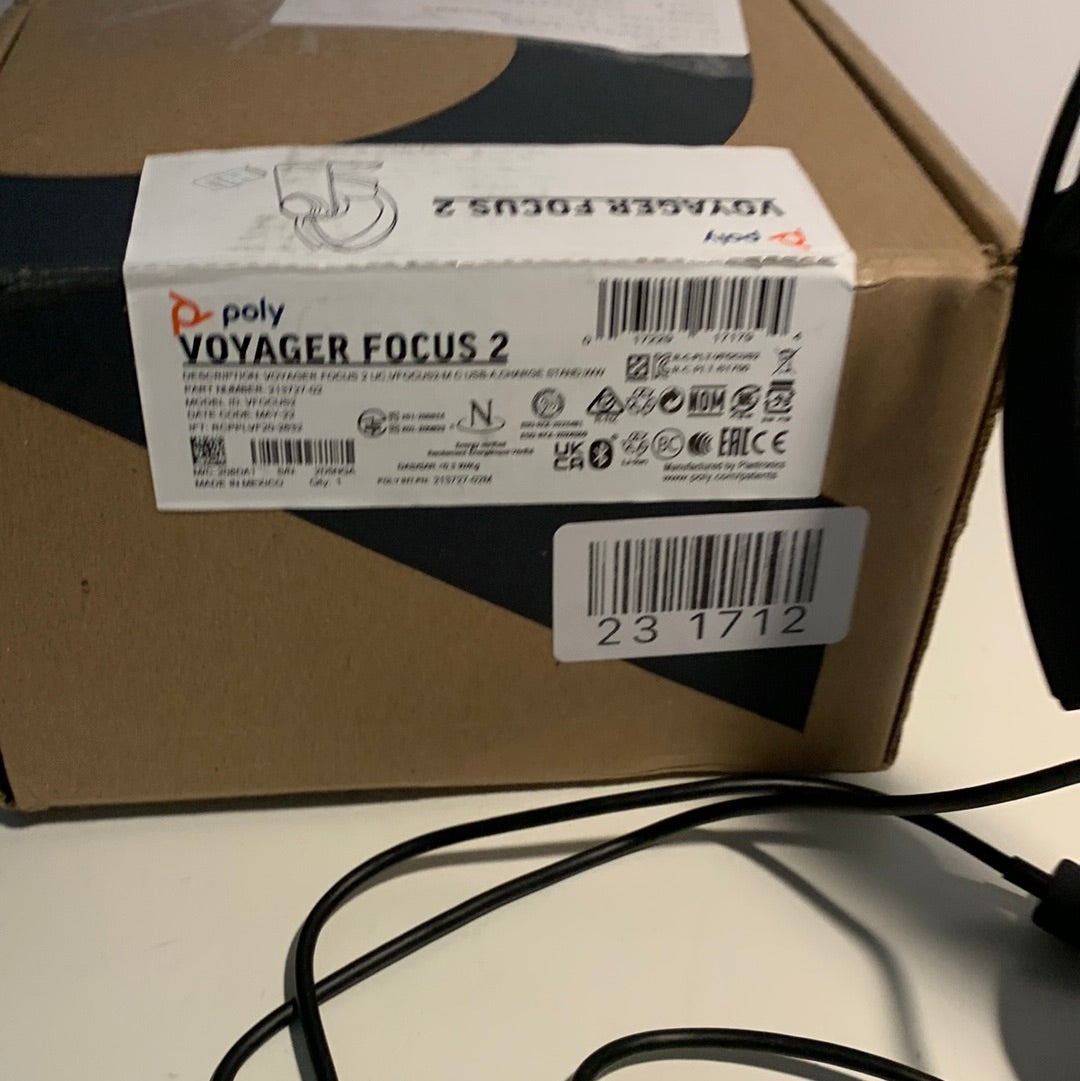 Poly - Auriculares Voyager Focus 2 UC USB-A con soporte (Plantronics)