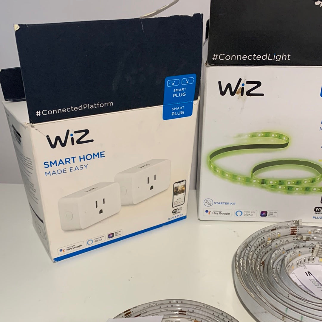 Wiz Lot: 3 tiras de luces LED de 23 pies / 1 enchufe inteligente