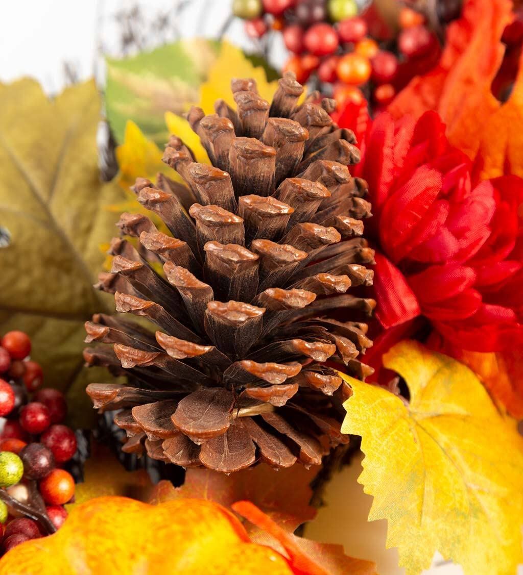 Plow &amp; Hearth - Corona de calabazas y conos de pino con follaje de otoño con base de ramita natural