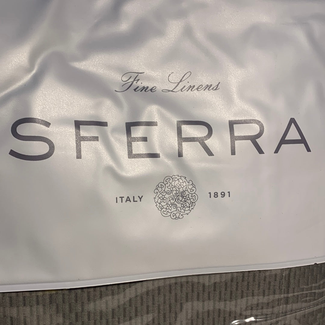 SFERRA Perrio Coverlet Full/Queen Silver