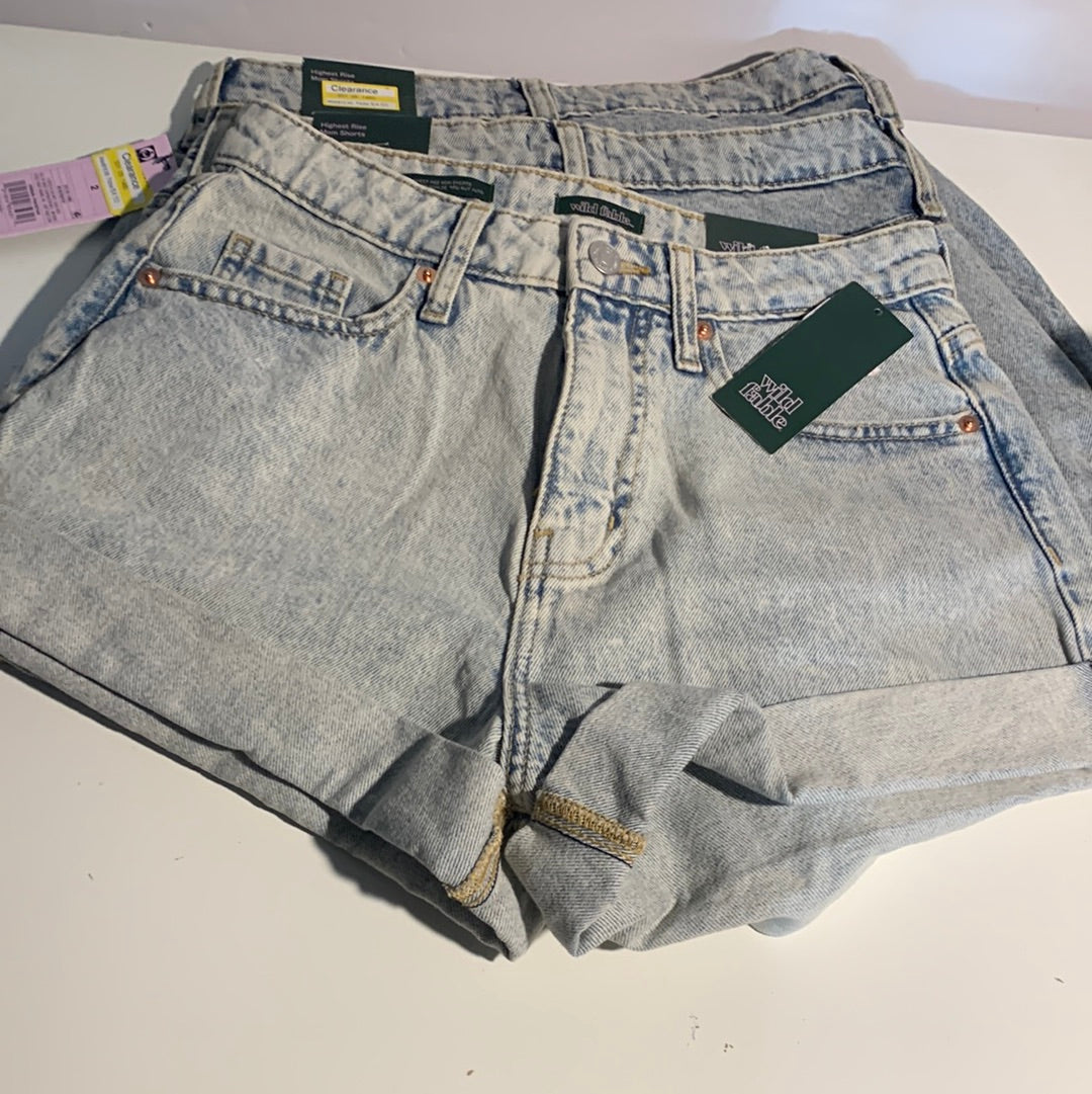 5- Women's Super-High Rise Rolled Cuff Mom Jean Shorts - Wild Fable͐ Size 2