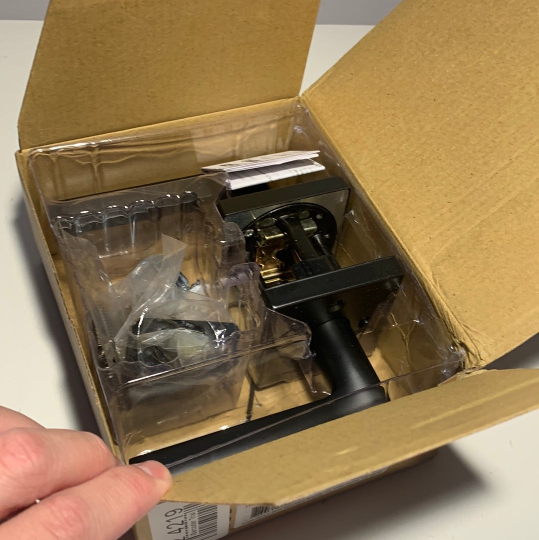 Kwikset 730LSLSQT Juego de palancas de privacidad para puerta de Lisboa con roseta cuadrada, negro mate, palanca de privacidad