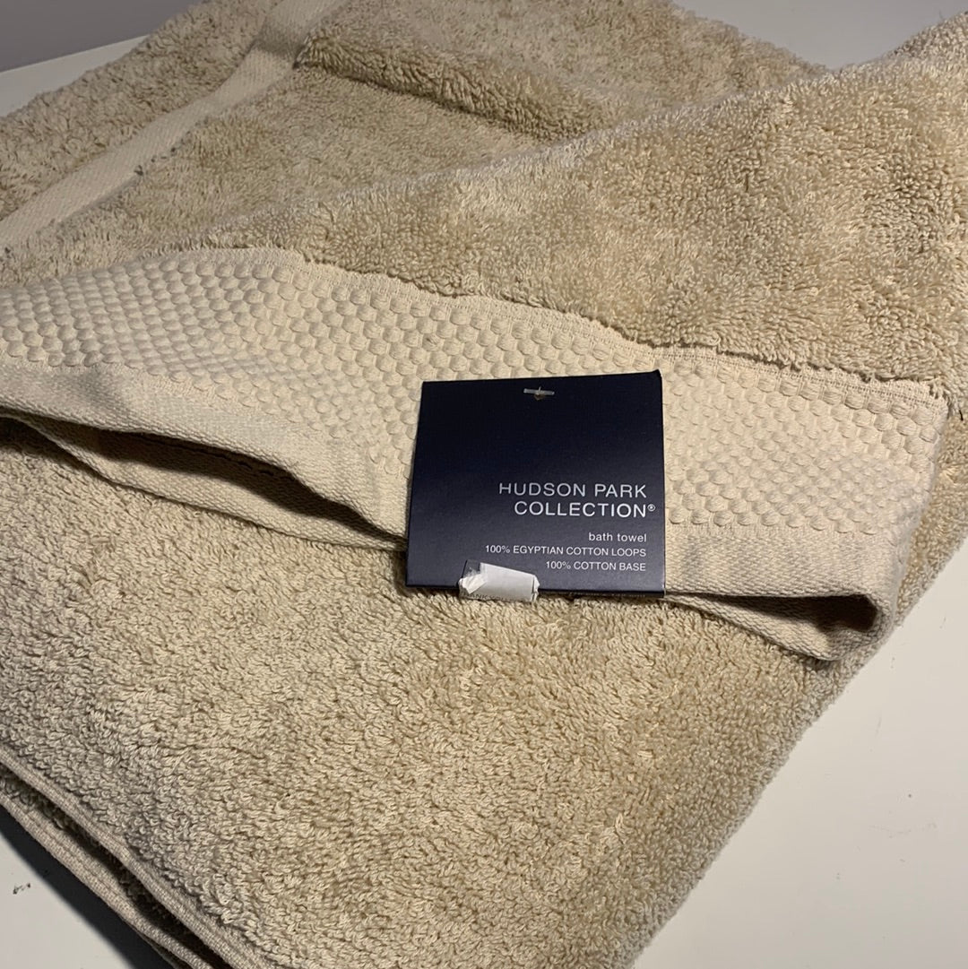 Bloomingdale's Hudson Park Long Loop Egyptian Cotton Bath Towel
